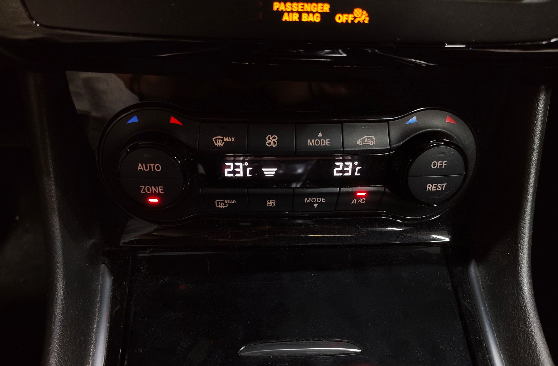 Infiniti Q30 2.2D Premium 7DCT - foto 35