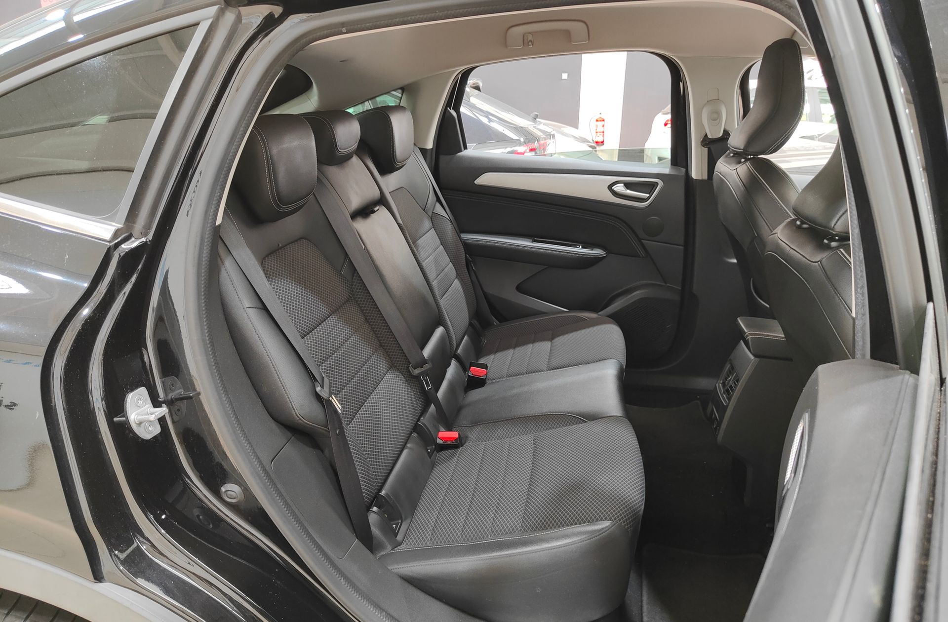 Renault Arkana Zen TCe 140 Mild Hybrid EDC - foto 18