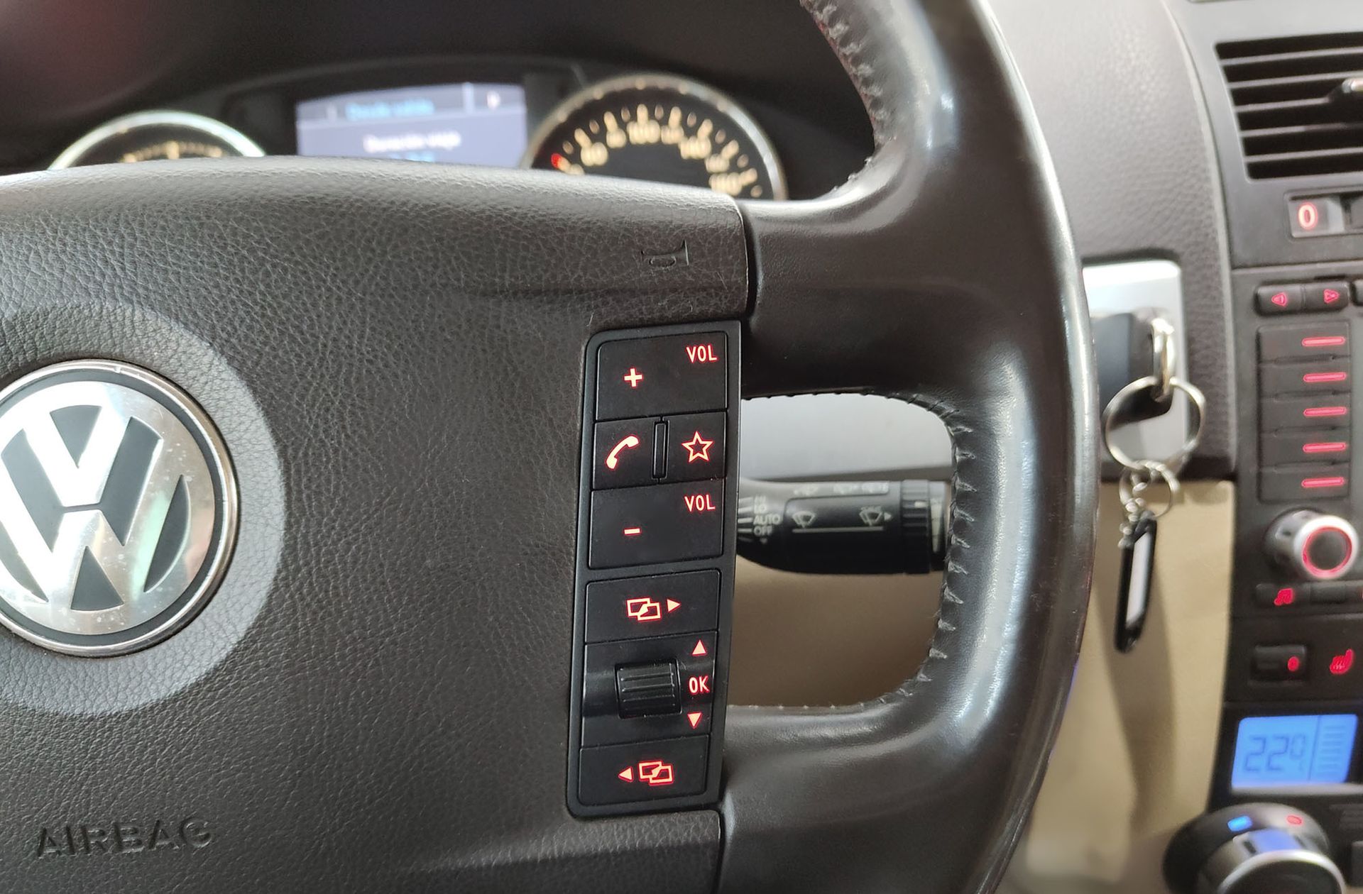 Volkswagen Touareg 3.0 TDI +Motion Tiptronic - foto 25
