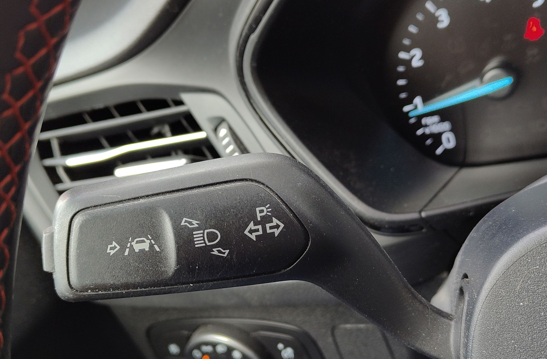 Ford Focus 1.0 EcoBoost MHEV ST-Line - foto 26