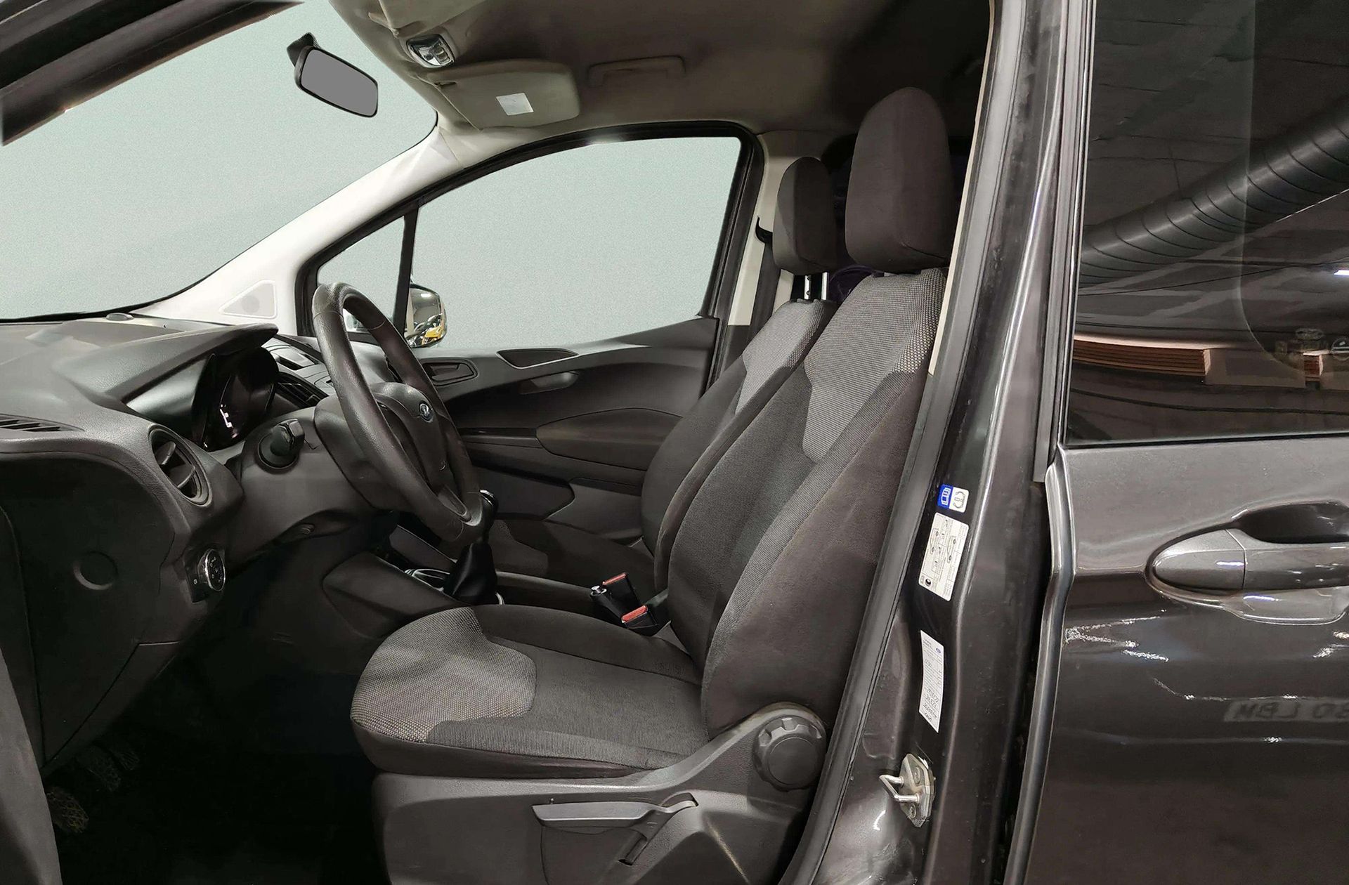 Ford Tourneo Courier 1.5 TDCi Ambiente - foto 8