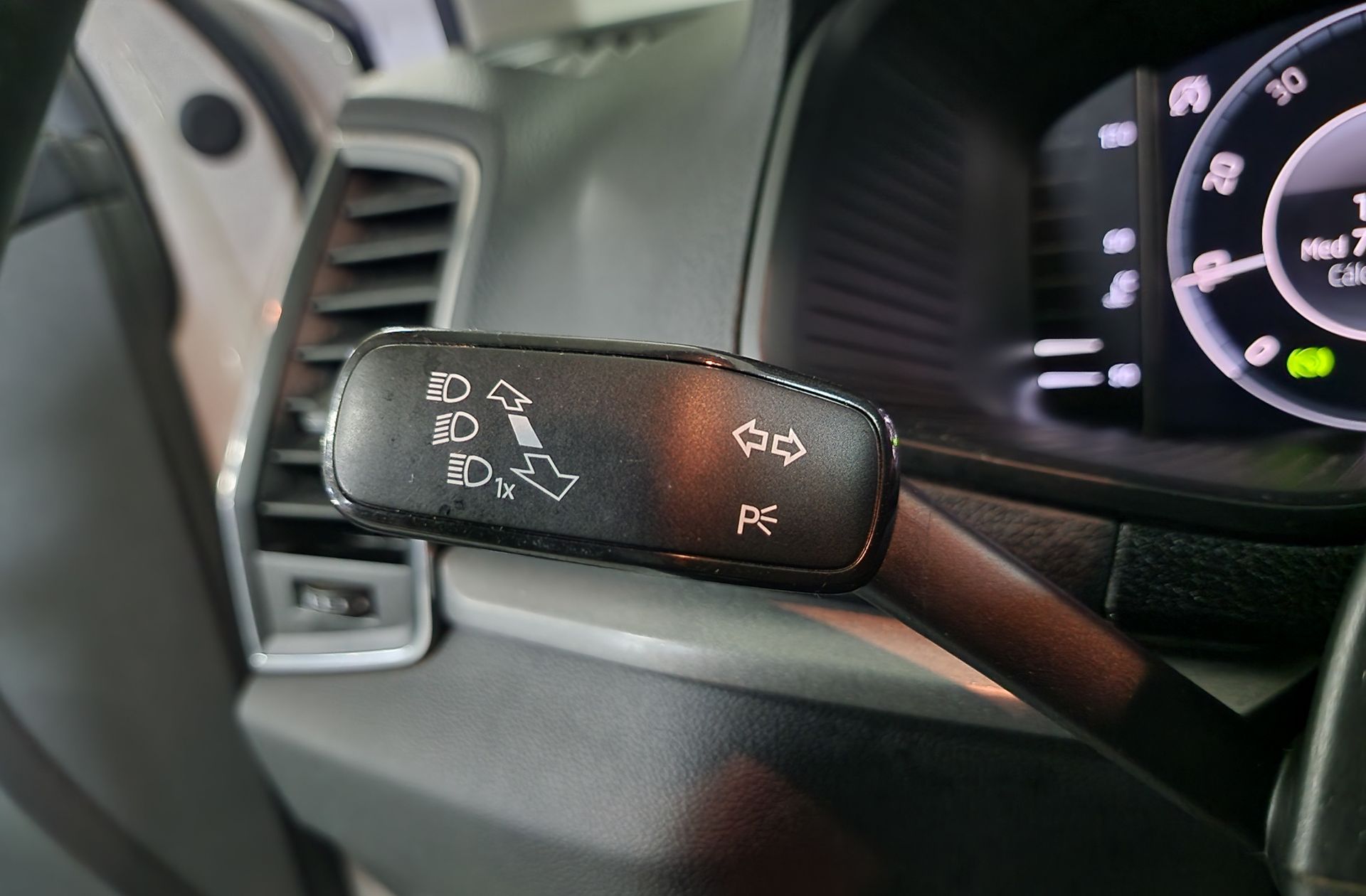 Škoda Karoq 2.0 TDI Ambition 4x4 DSG - foto 25
