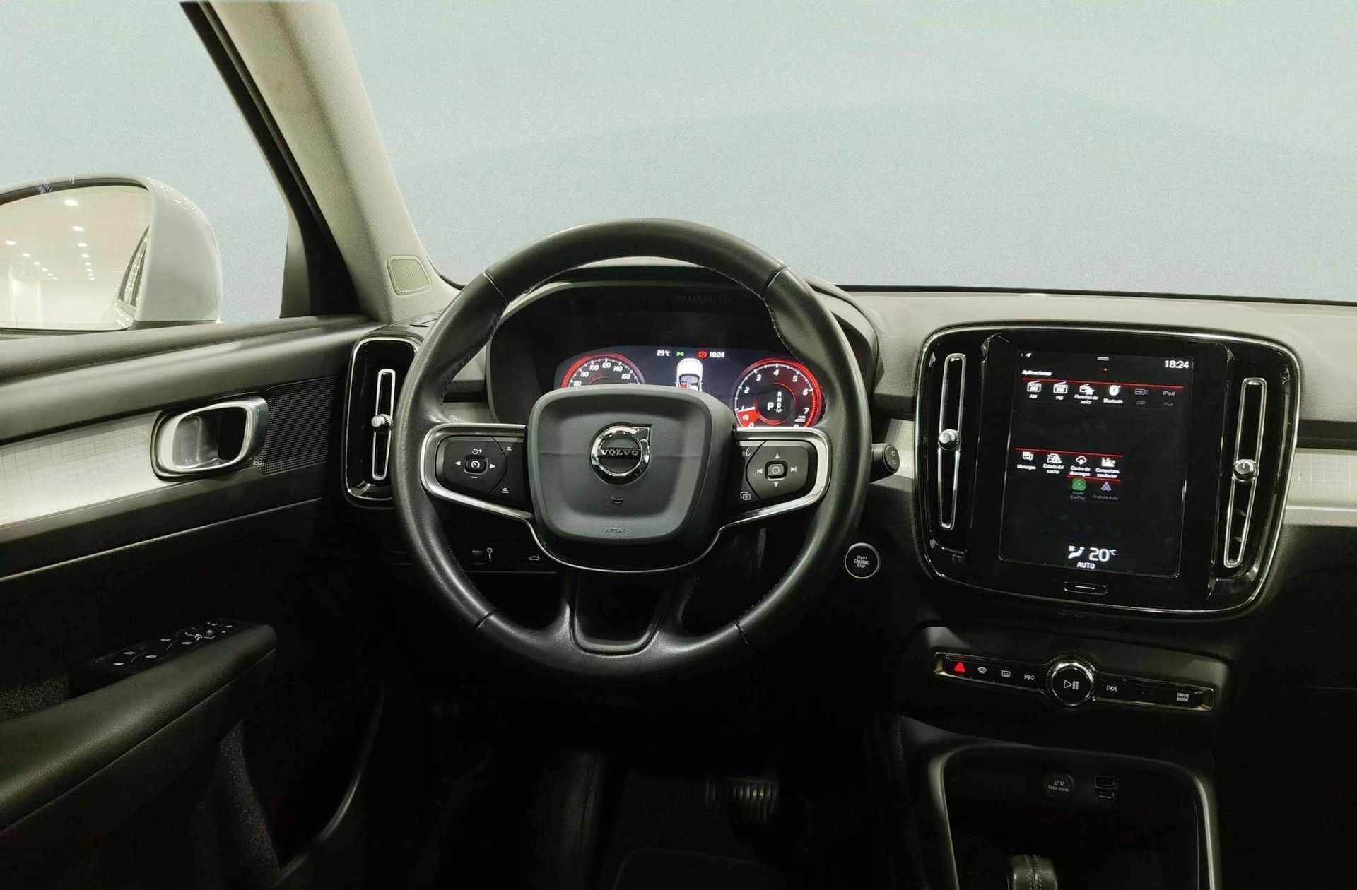 Volvo XC40 T3 Momentum Pro - foto 25