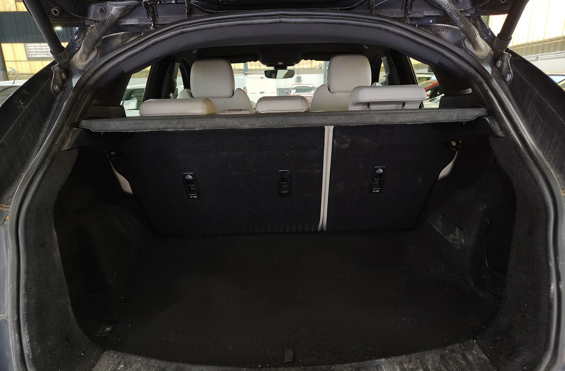 Jaguar E-Pace 2. R-Dynamic SE 4WD - foto 15