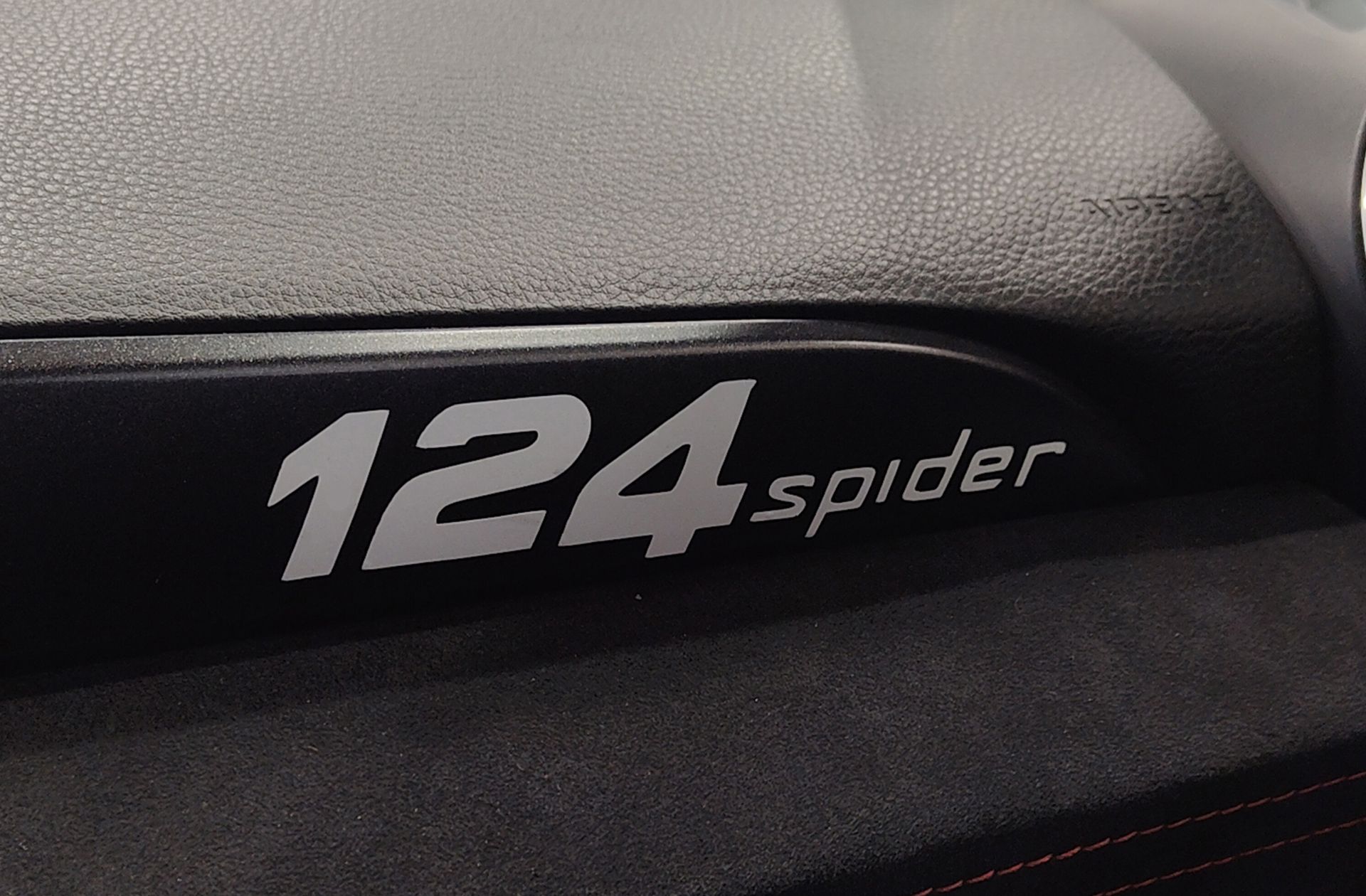 Abarth 124 Spider Scorpione - foto 28