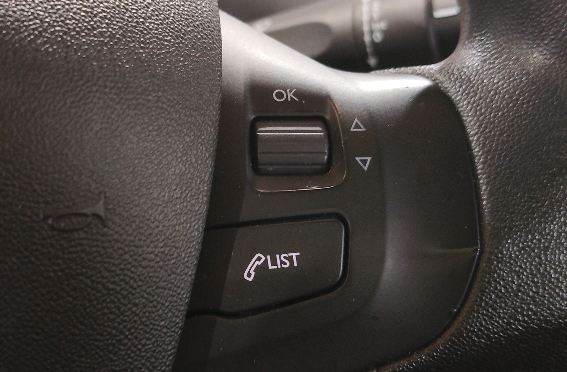 Peugeot 208 1.4 HDi Business Line - foto 24