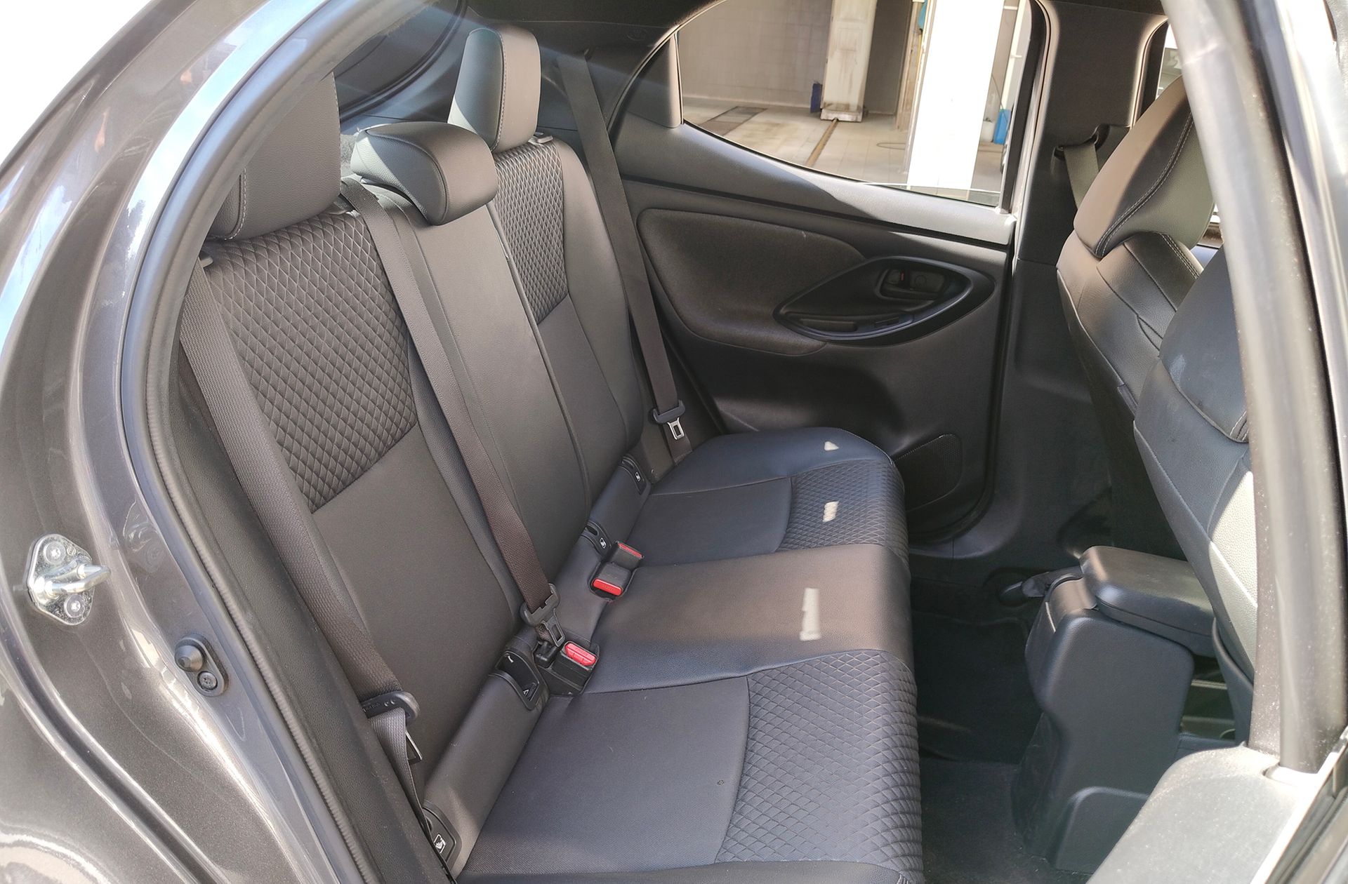 Toyota Yaris 120H Style - foto 16