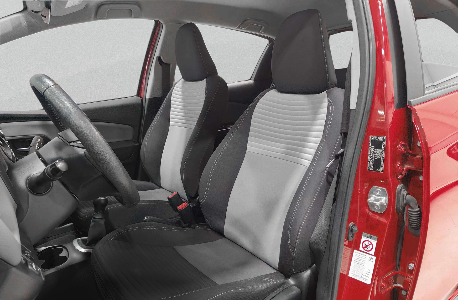 Toyota Yaris 70 Active - foto 9