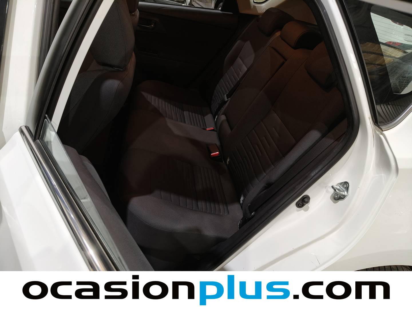 Foto asientos traseros Toyota Auris Toyota Auris 1.8 Hybrid Active (136 CV)