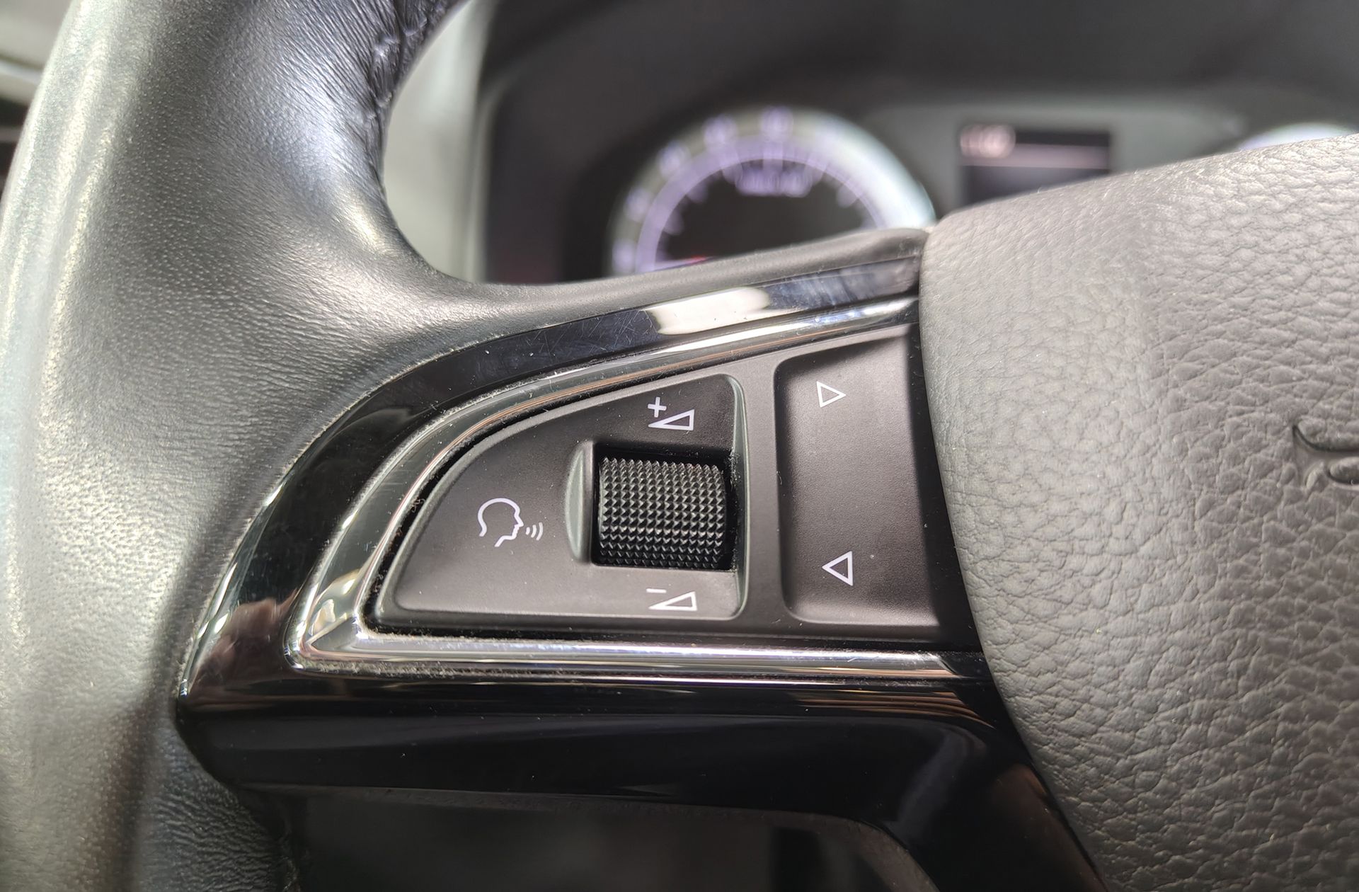 Škoda Karoq 2.0 TDI Ambition - foto 25