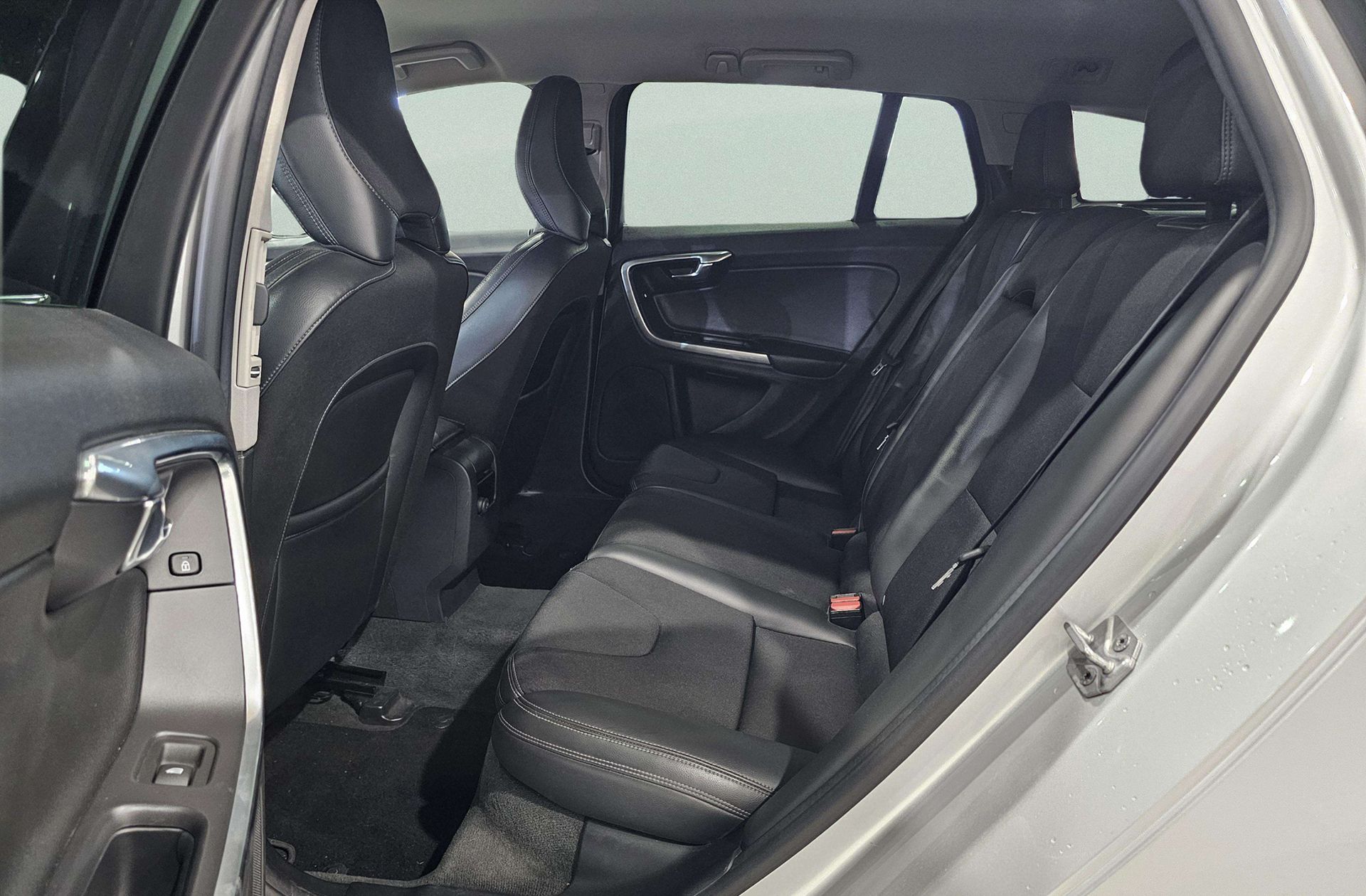 Volvo V60 D2 Momentum - foto 10