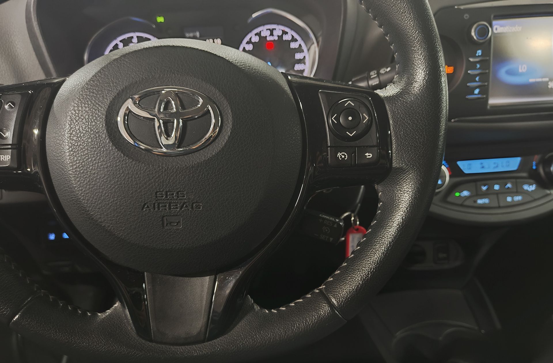 Toyota Yaris 70 Active - foto 25