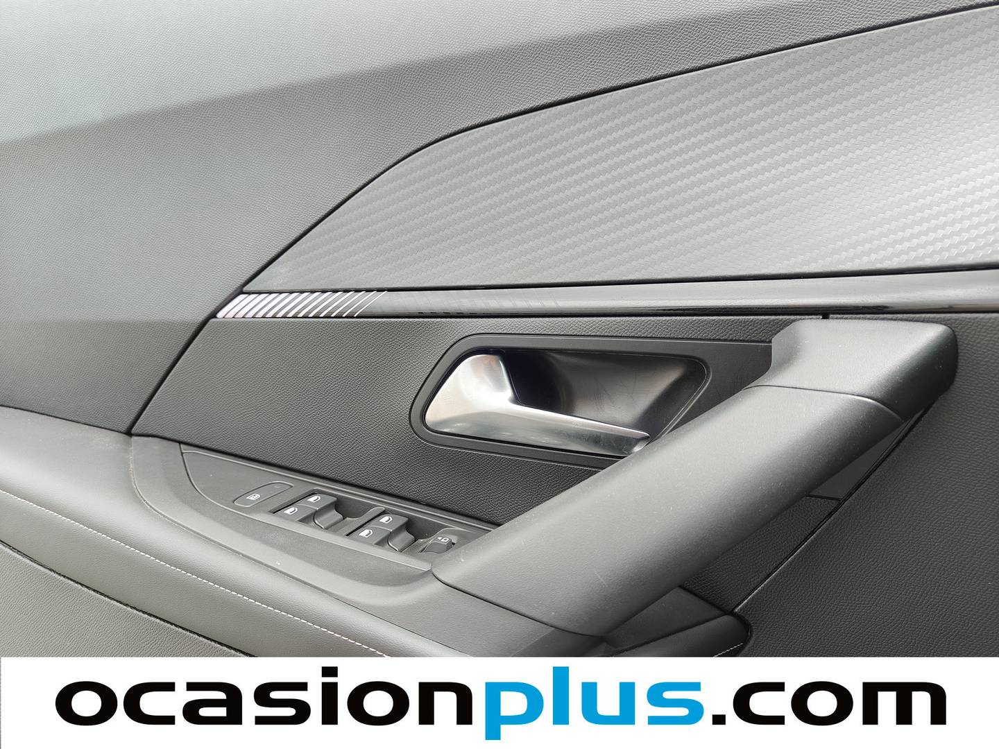 Foto Peugeot 2008 Peugeot 2008 Allure Hybrid eDCS6 (136 CV)