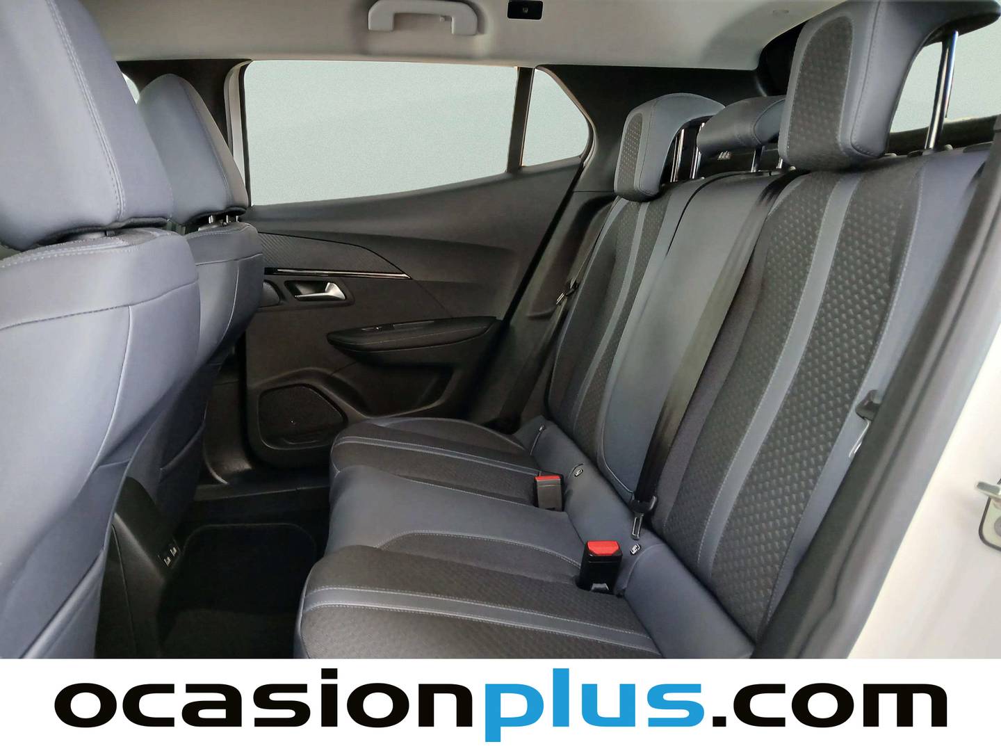 Foto asientos traseros Peugeot 2008 Peugeot 2008 BlueHDi 100 S&S Allure (100 CV)