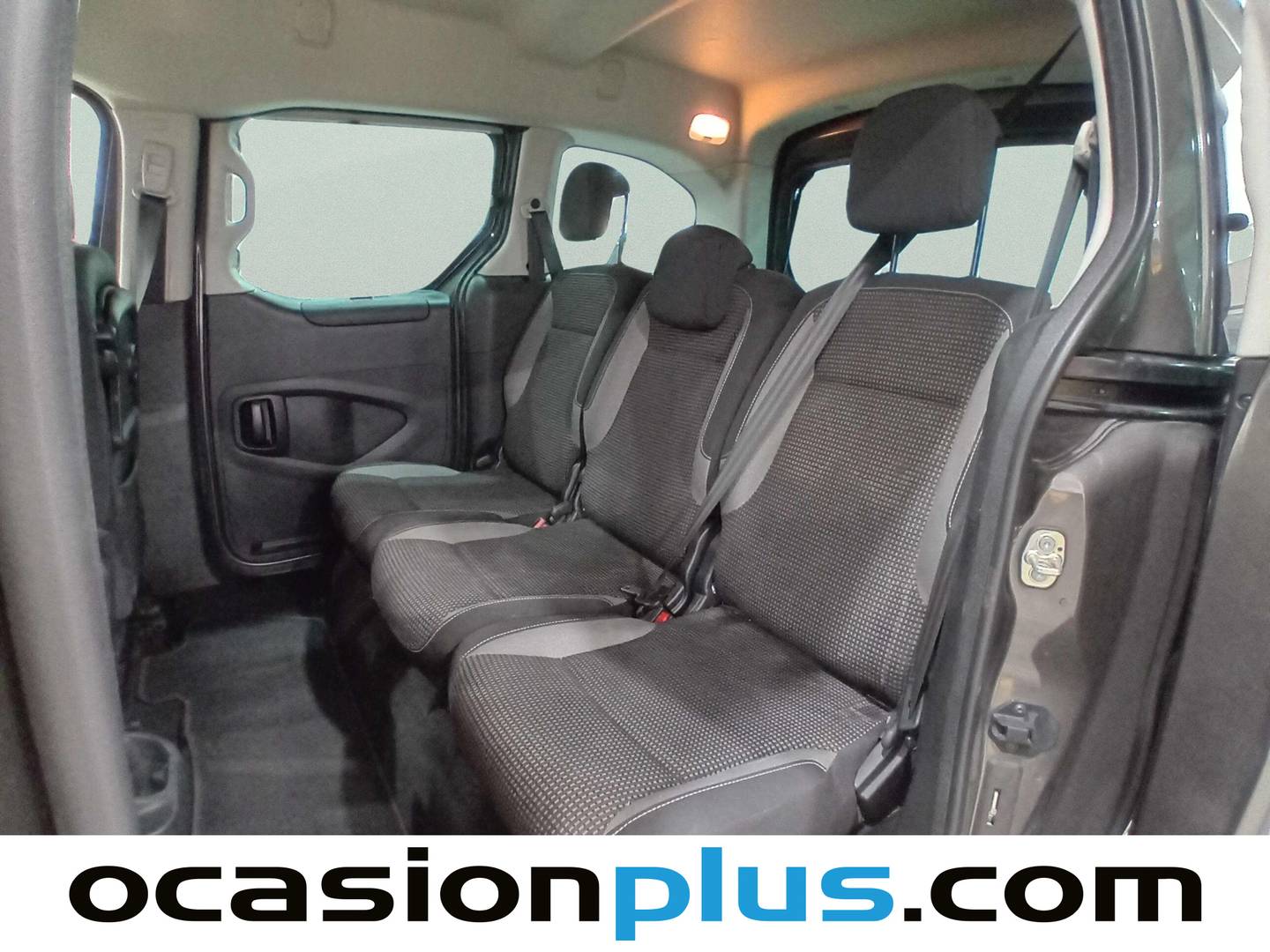 Foto asientos traseros Peugeot Partner Peugeot Partner Tepee Combi 1.2 PureTech Adventure Edition (110 CV)