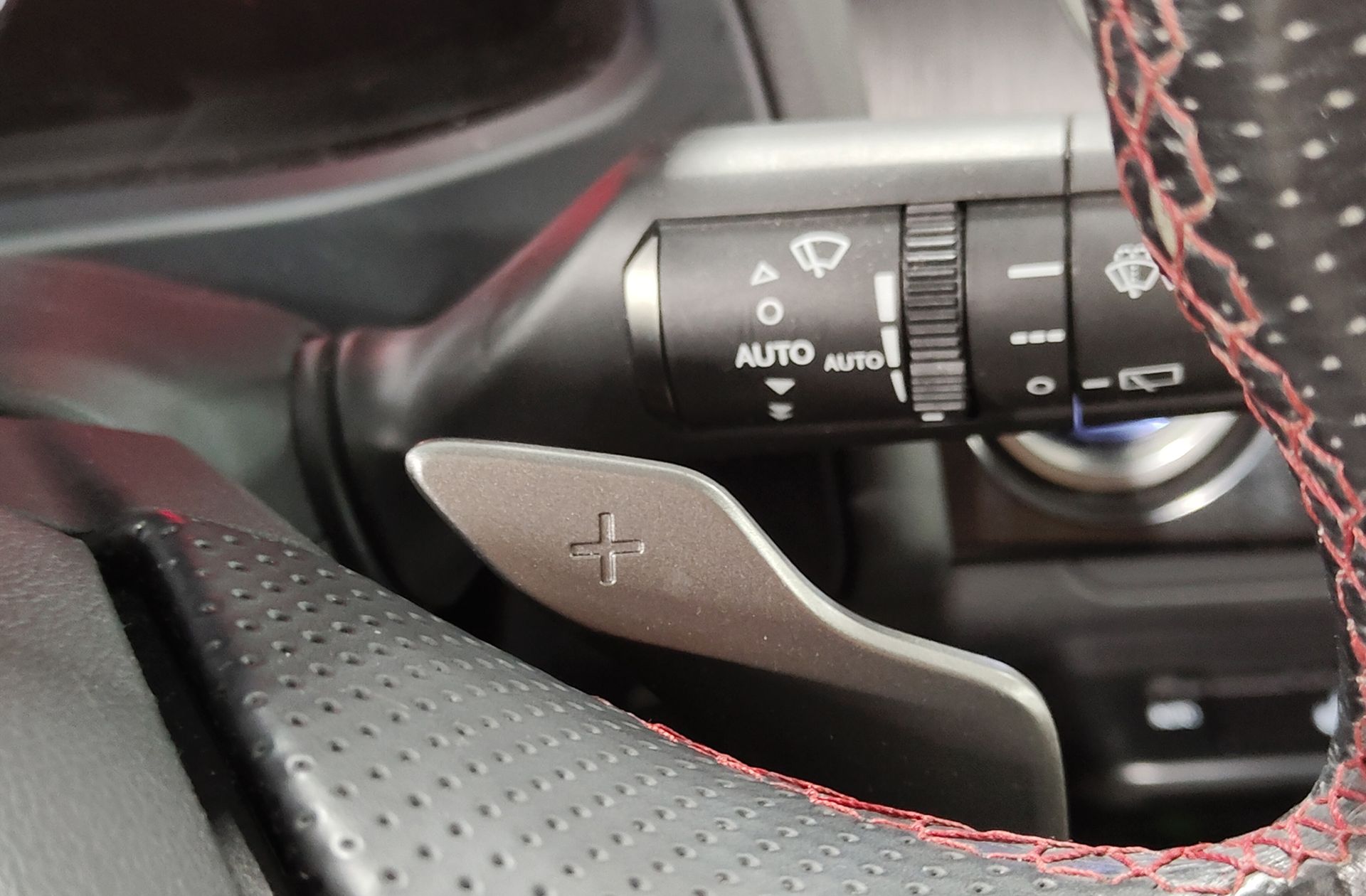 Lexus UX 250h F Sport - foto 38