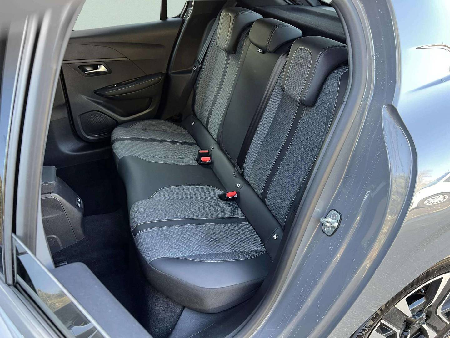 Foto Peugeot 208 Peugeot 208 PureTech 100 Allure (100 CV)