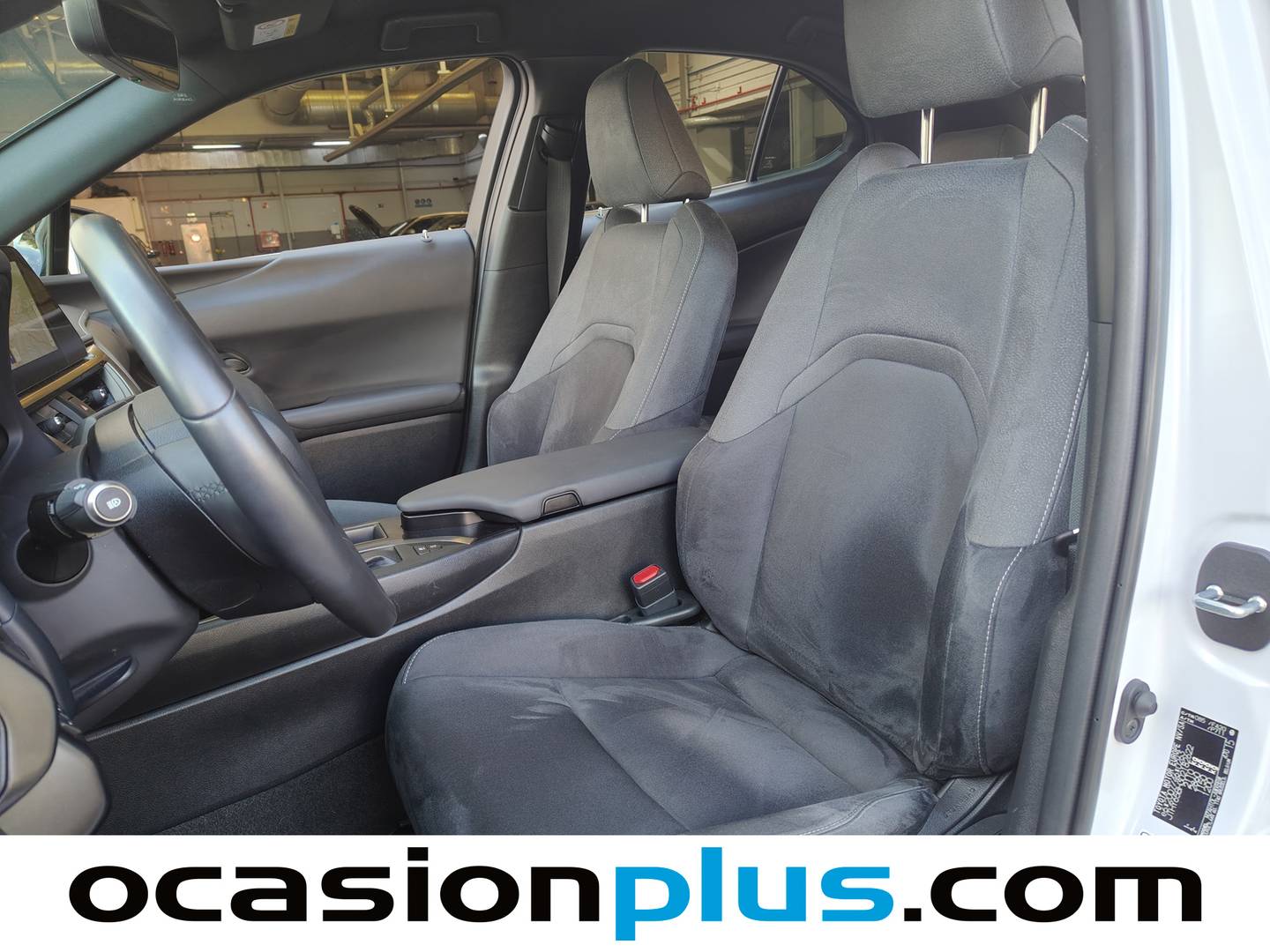 Foto Lexus UX Lexus UX 250h Business 2WD (184 CV)