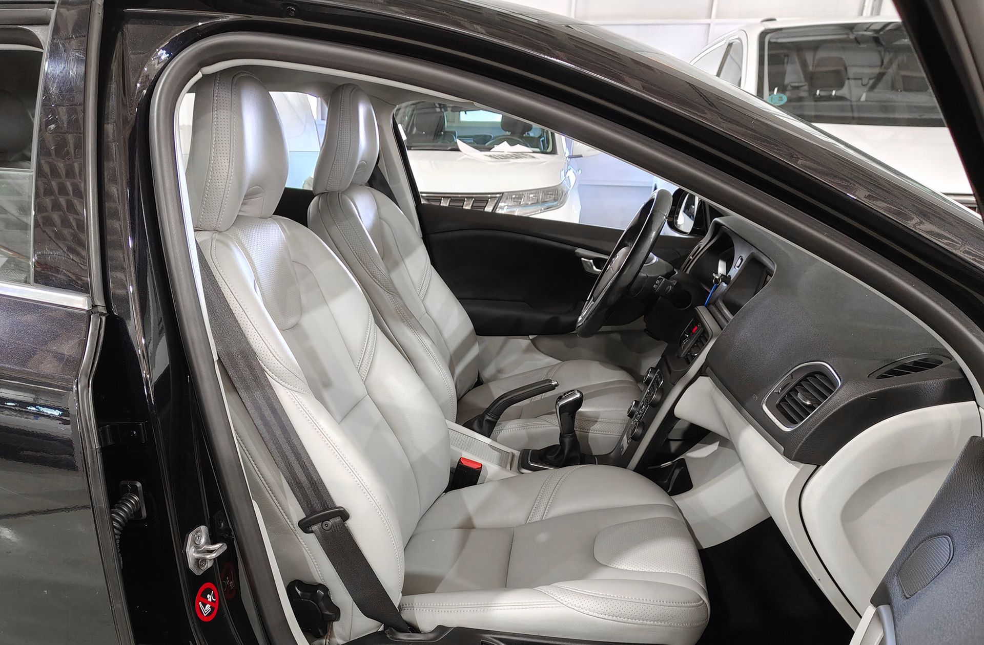 Volvo V40 D3 Momentum - foto 17