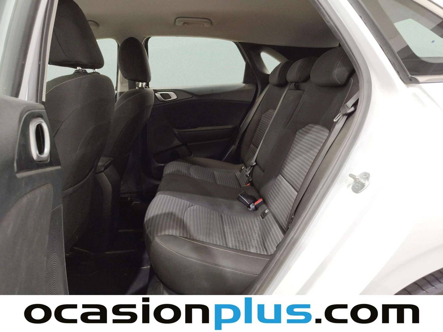 Foto asientos traseros KIA Ceed KIA Ceed 1.6 MHEV iMT Drive (136 CV)