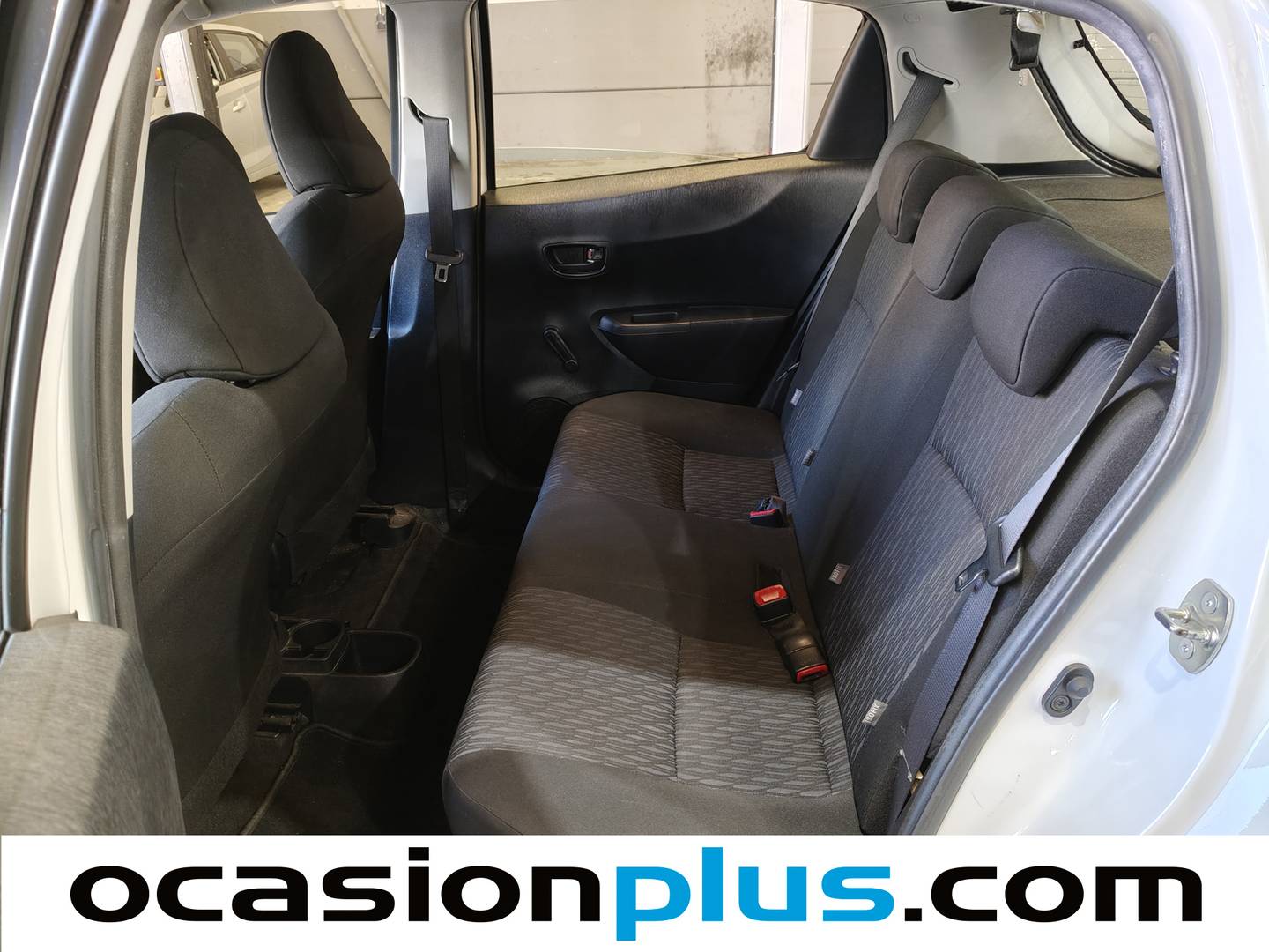 Foto asientos traseros Toyota Yaris Toyota Yaris 90D Active (90 CV)