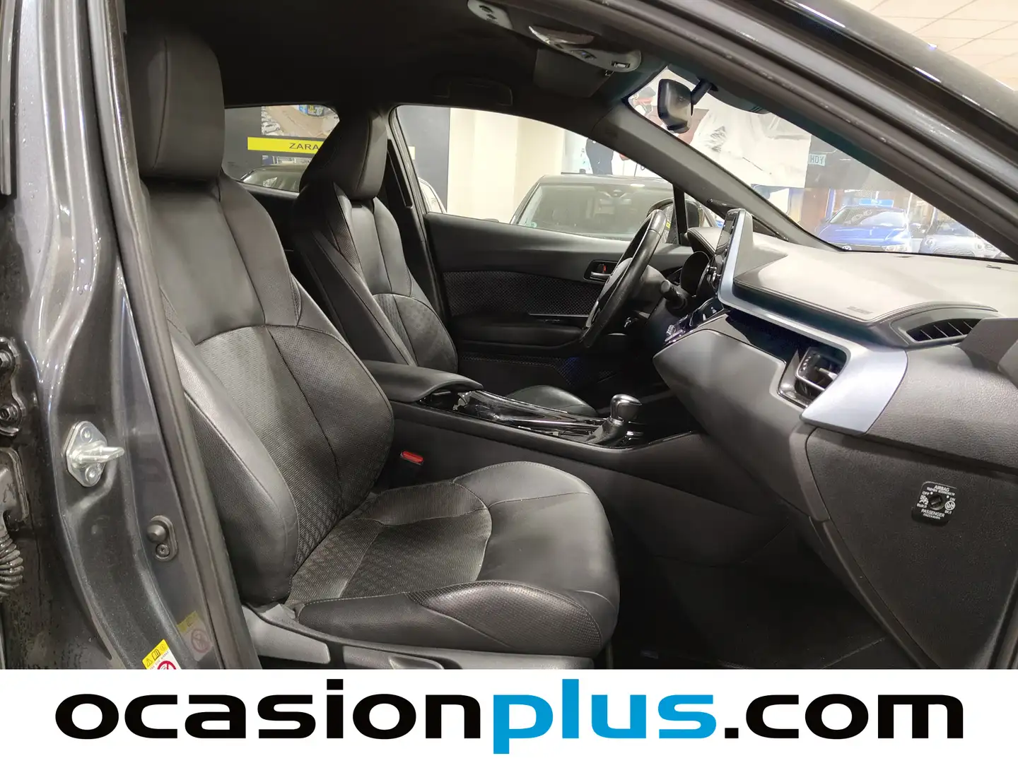 Foto Toyota C-HR Toyota C-HR 180H Advance Luxury (184 CV)