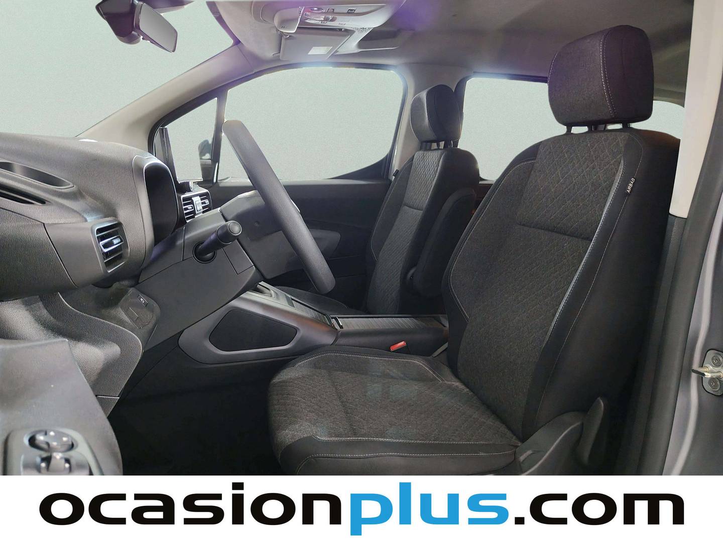 Foto asientos delanteros Opel Combo Opel Combo Combi 1.5 Td S&S (100 CV)