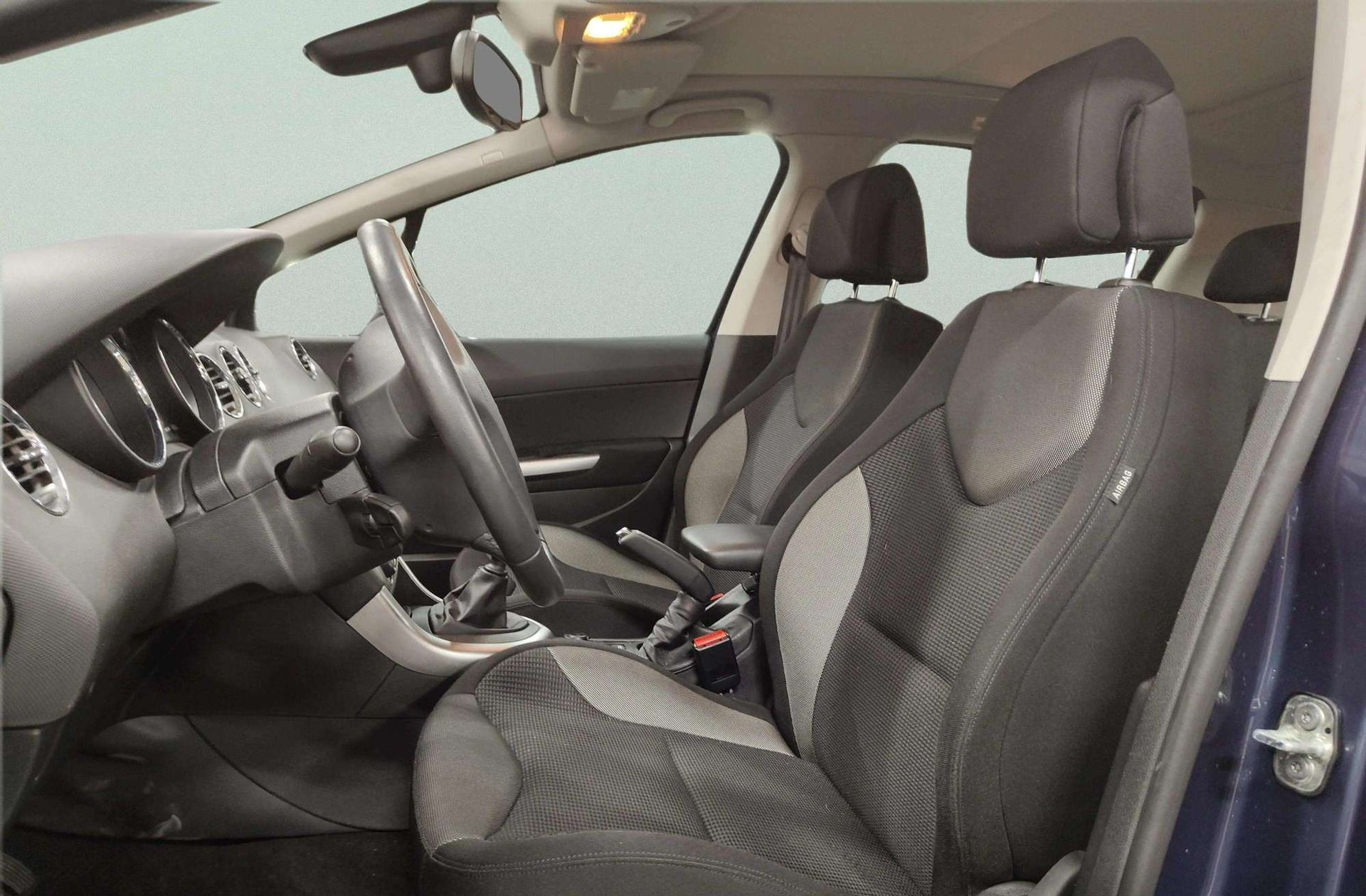 Peugeot 308 1.6 THP Premium - foto 11