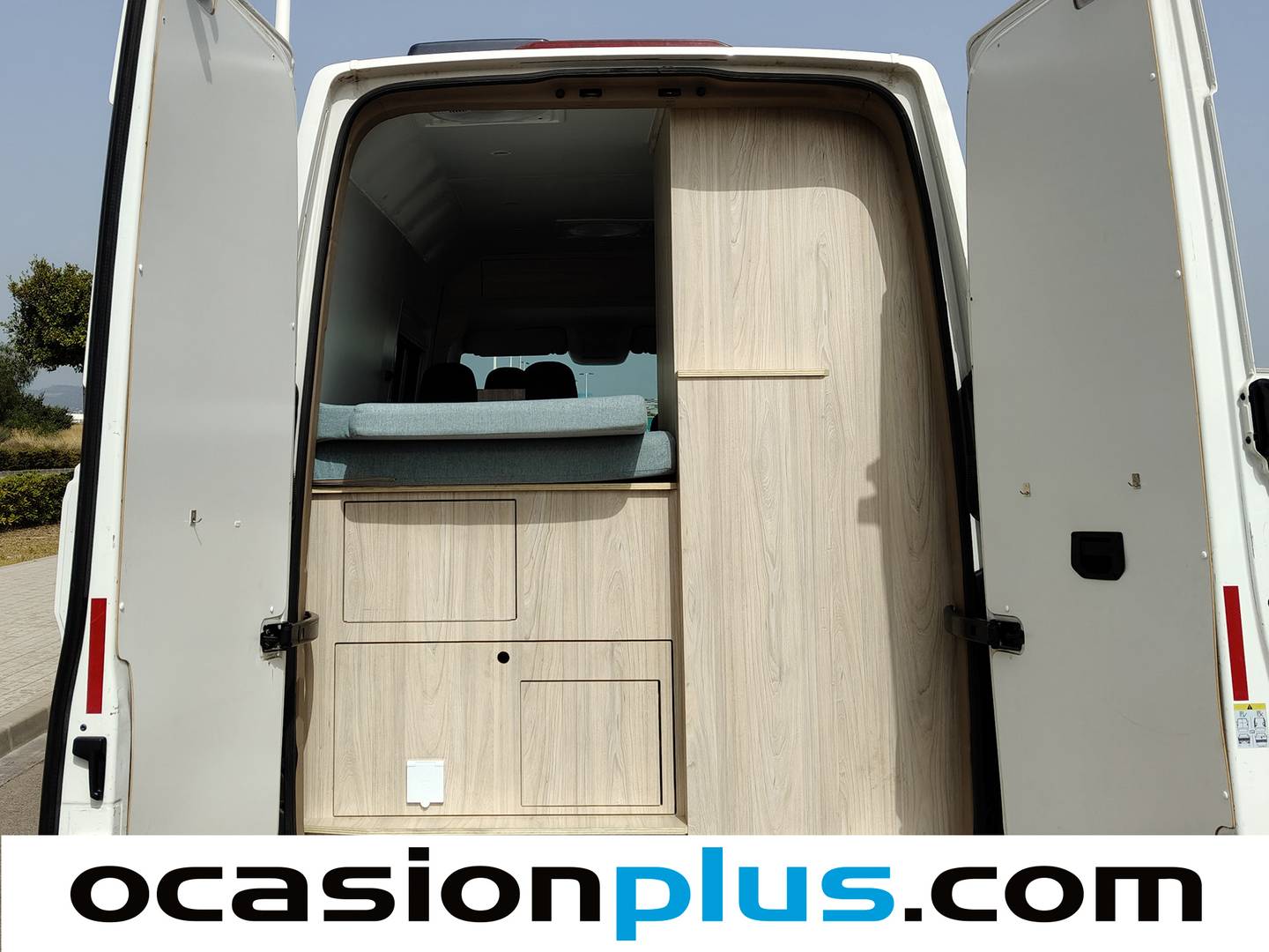 Volkswagen Crafter Volkswagen Crafter 35 Furgón Batalla Media L3H3 2.0 TDI (102 CV) 4 Plazas Camperizada de ocasión