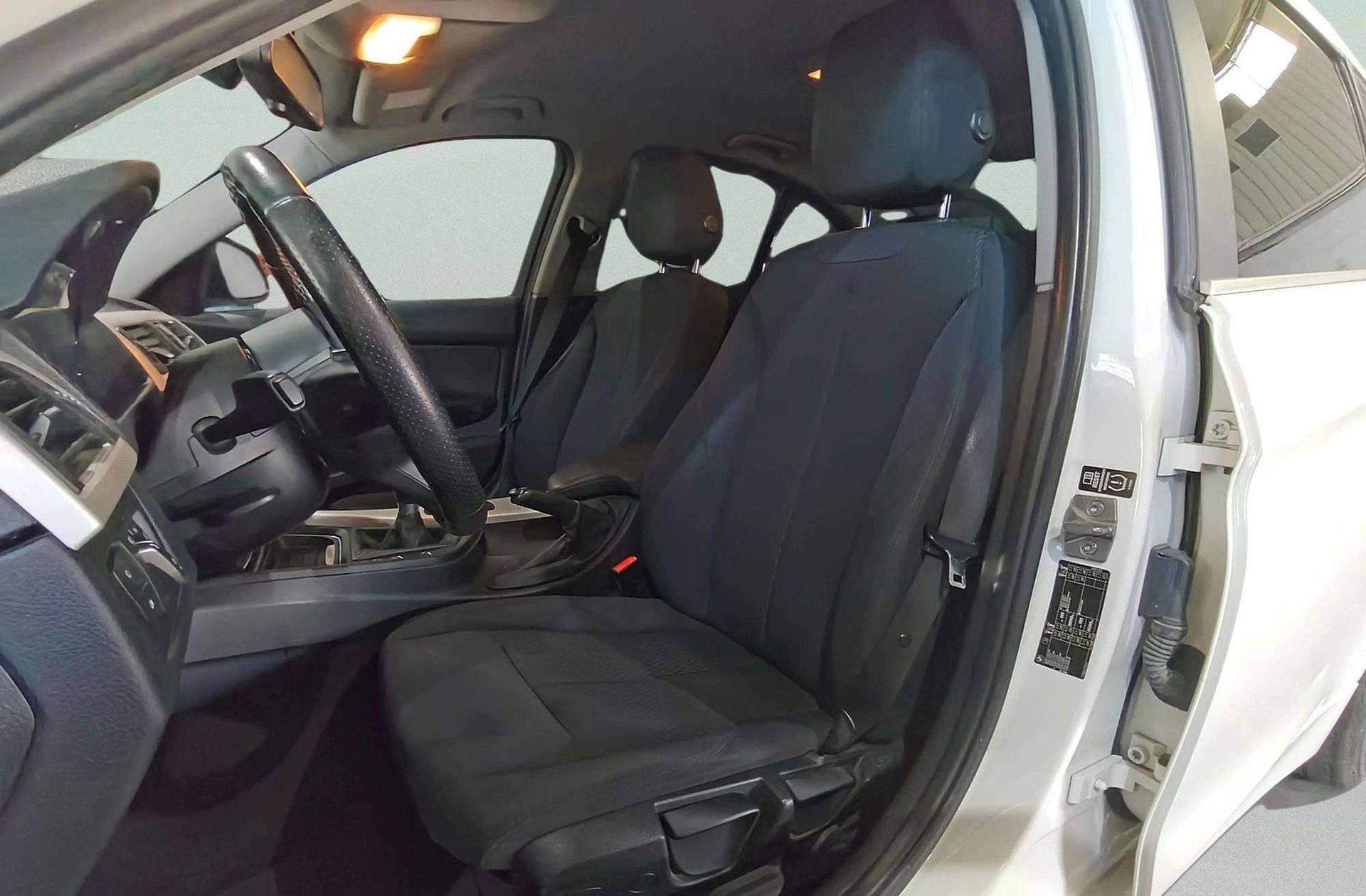 BMW Serie 3 318d - foto 11