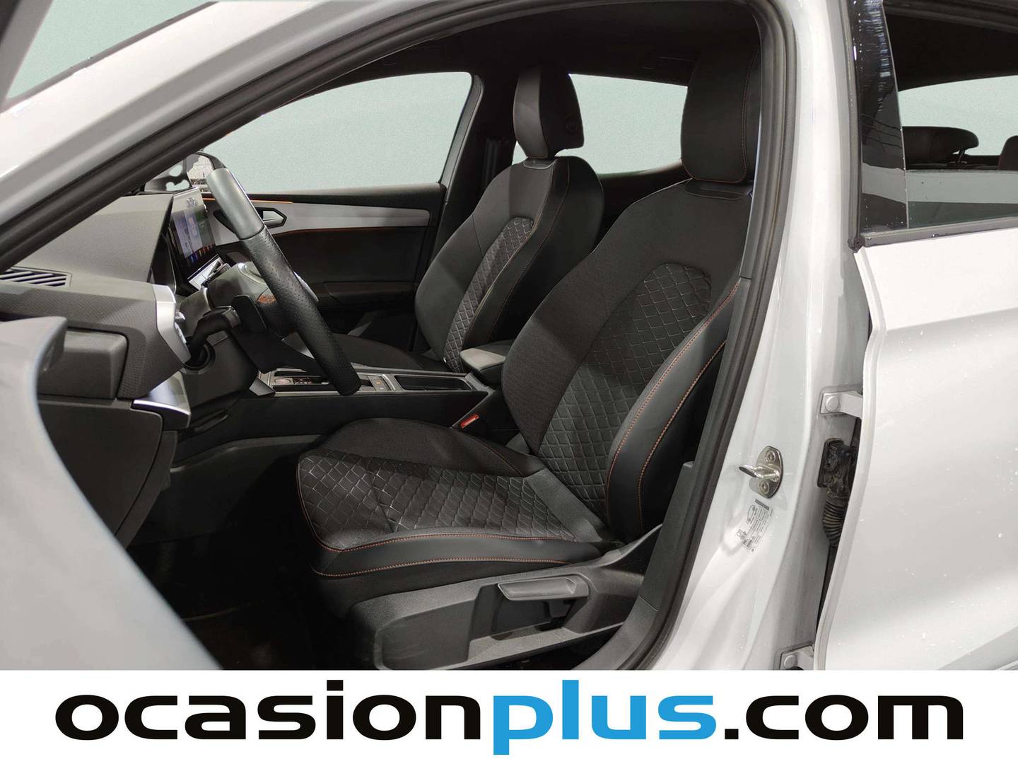 Foto asientos delanteros Seat León Seat León 1.0 eTSI S&S FR 25 Aniversario DSG (110 CV)