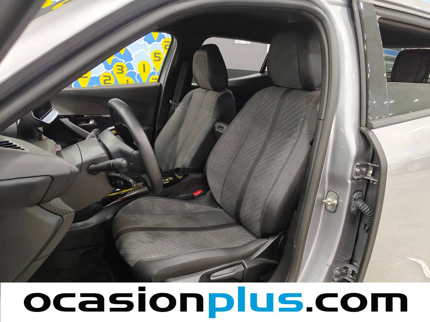 Foto asientos delanteros Peugeot 2008 Peugeot 2008 Allure Hybrid eDCS6 (145 CV)