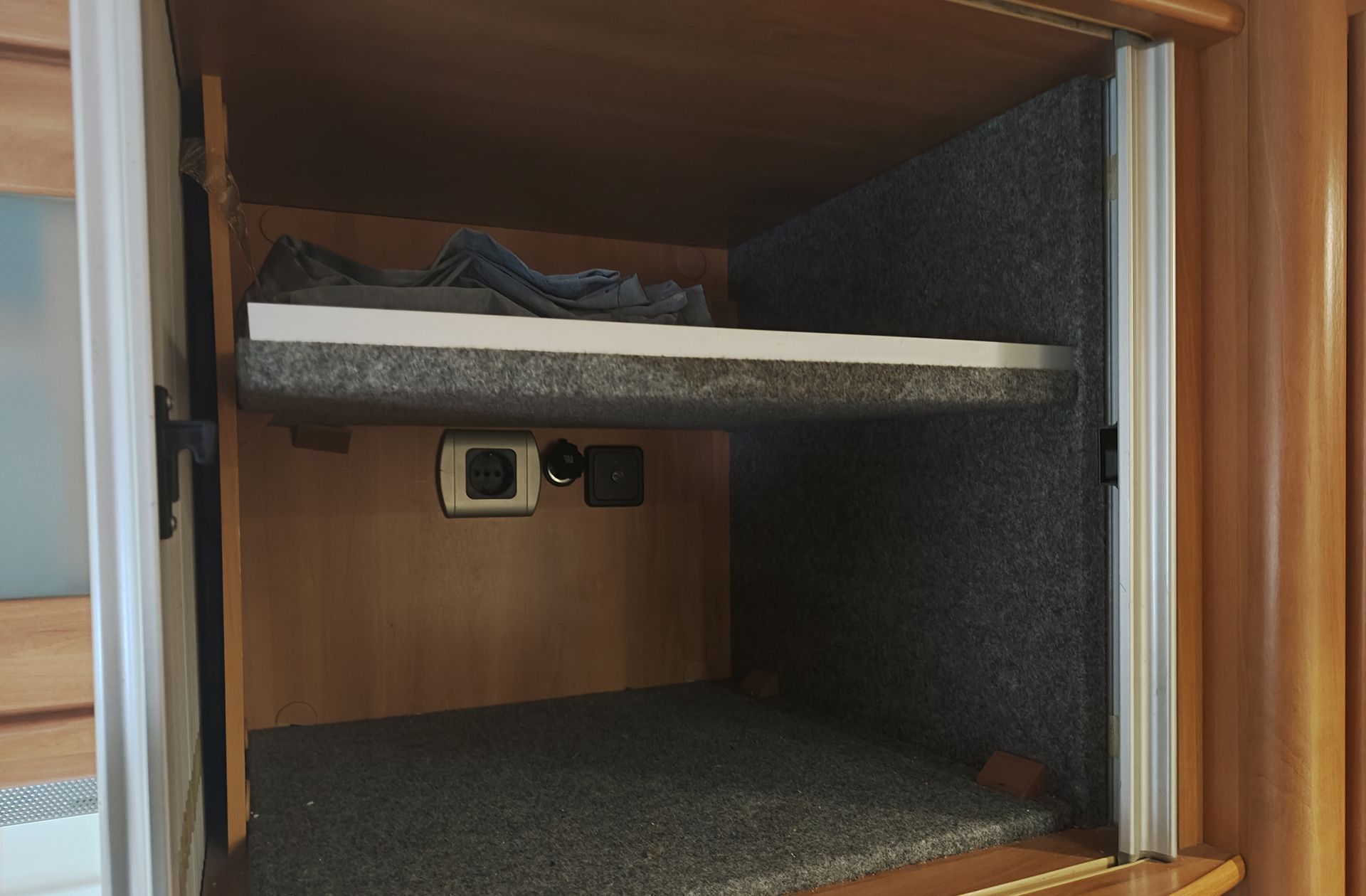 Hymer B 694 2.8D 4 plazas - foto 32