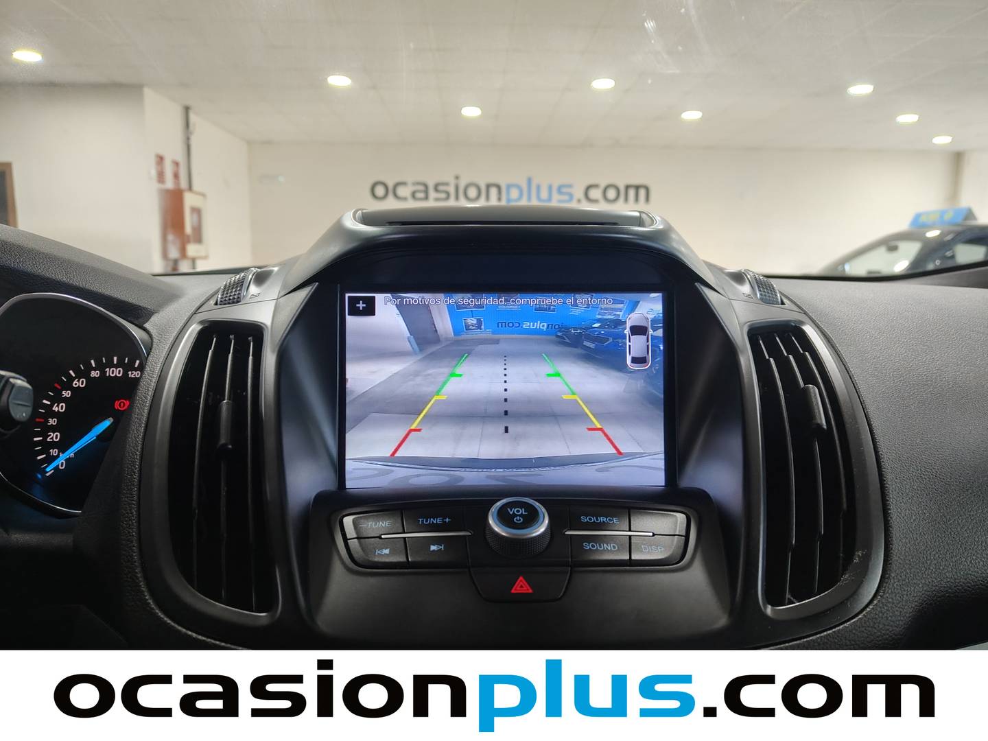 Equipamiento del Ford Kuga Ford Kuga 2.0 TDCI Business 4x2 S&S (150 CV)