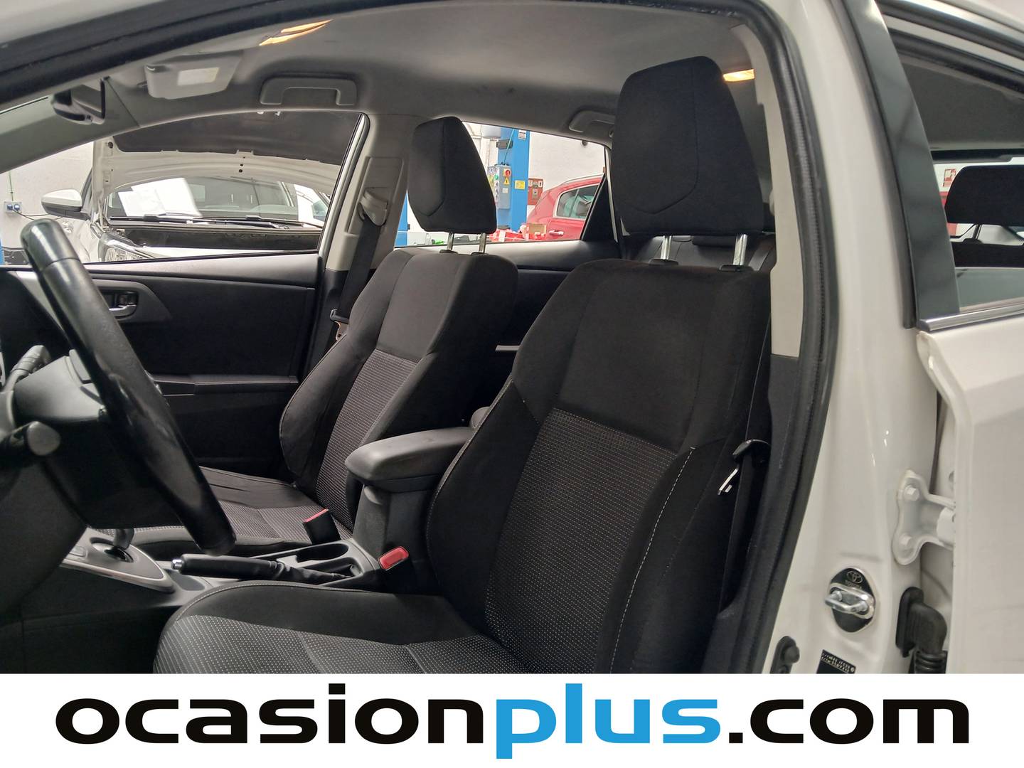 Foto asientos delanteros Toyota Auris Toyota Auris 1.8 Hybrid Active  (136 CV)