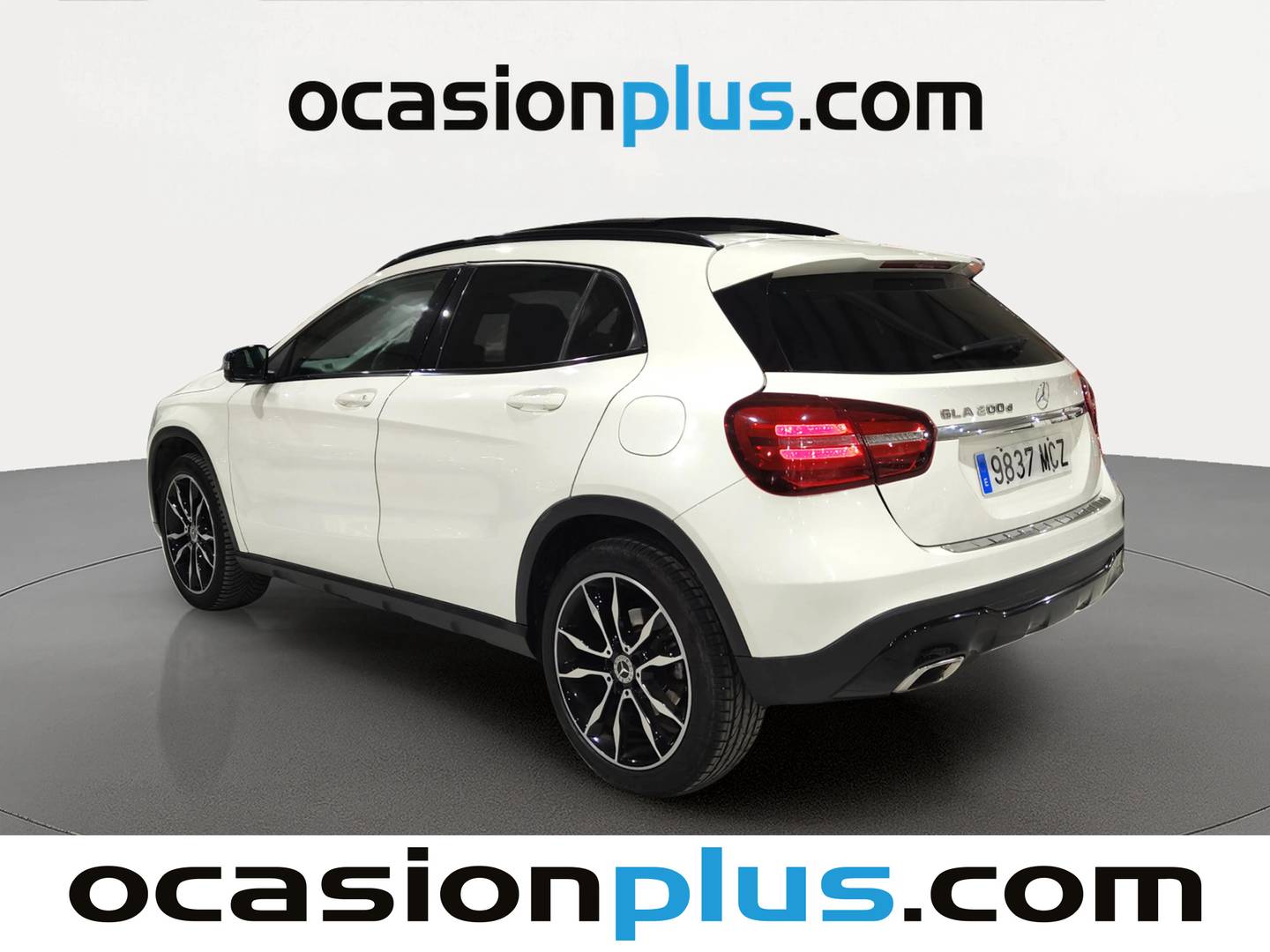 Foto trasera Mercedes GLA Mercedes-Benz GLA 200 d (136 CV) derecha