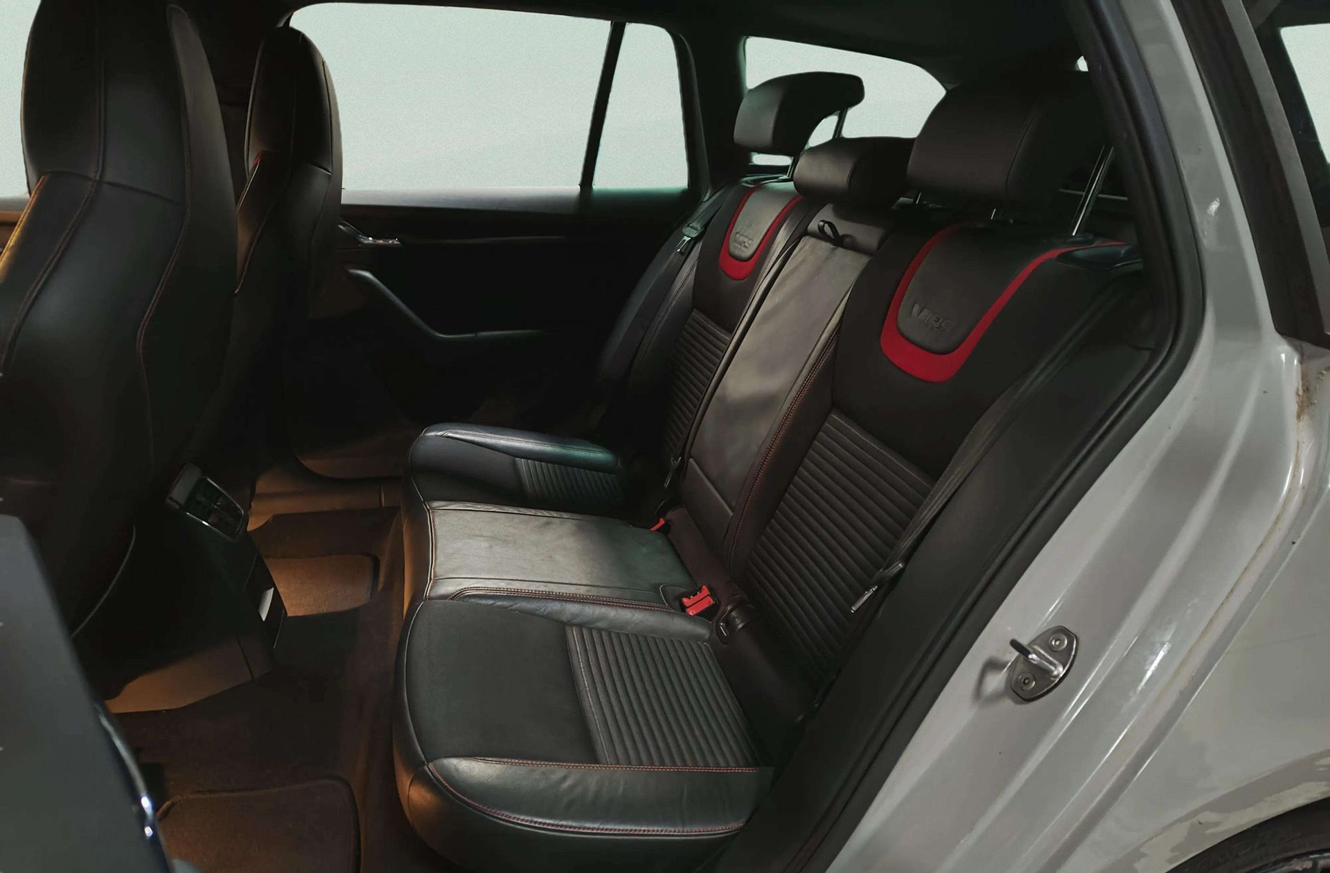 Škoda Octavia Combi Combi 2.0 TSI RS DSG - foto 13