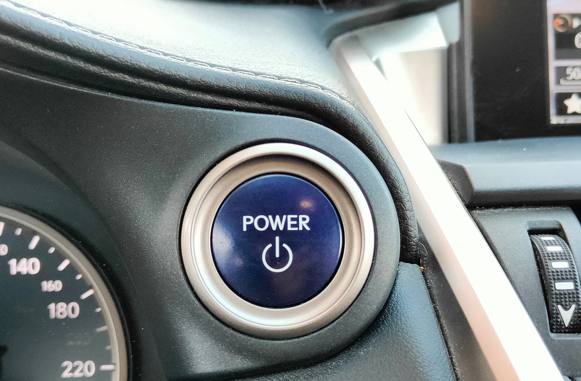 Lexus NX 300h Business 2WD - foto 43