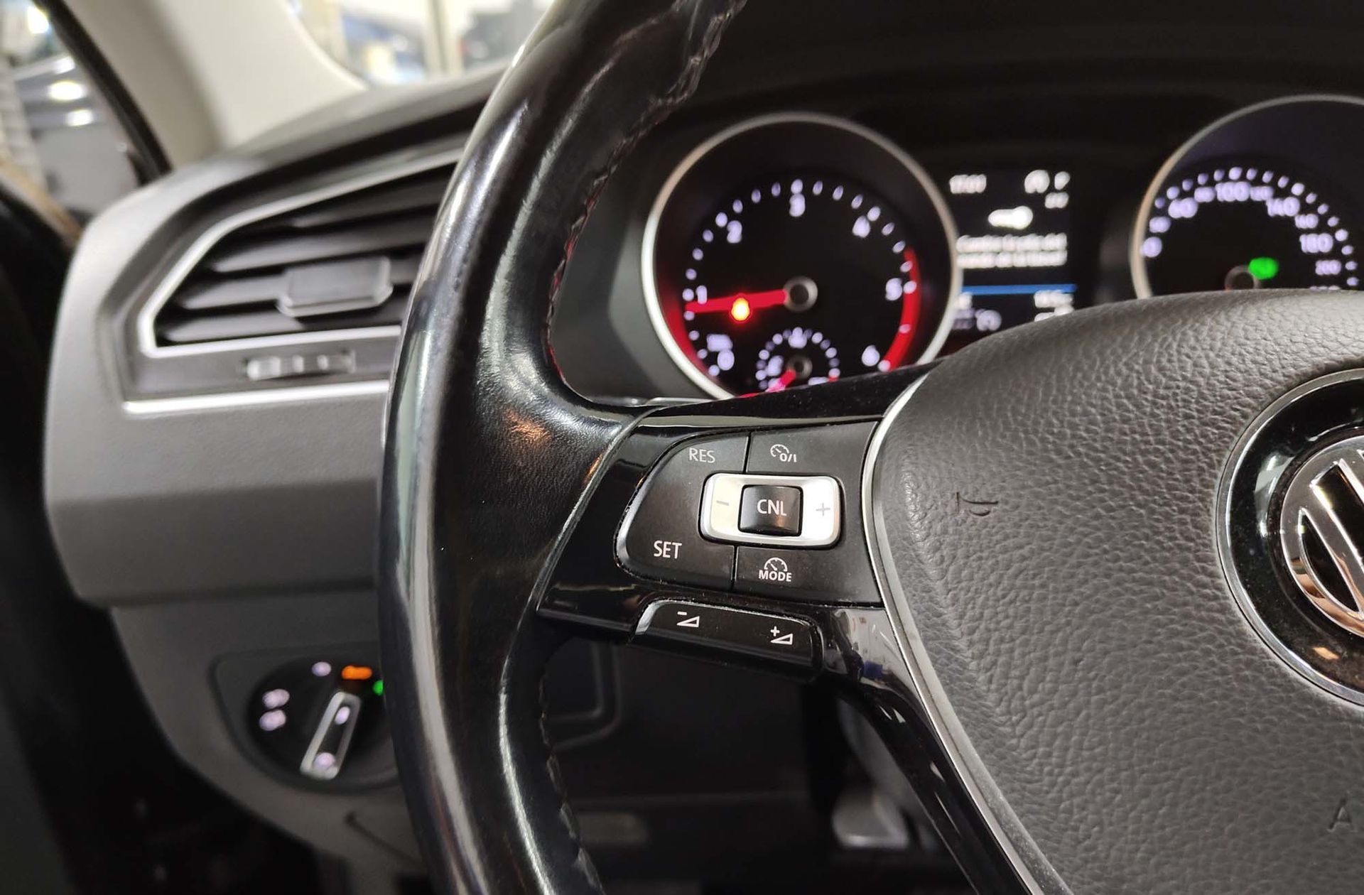Volkswagen Tiguan Advance 2.0 TDI DSG - foto 26