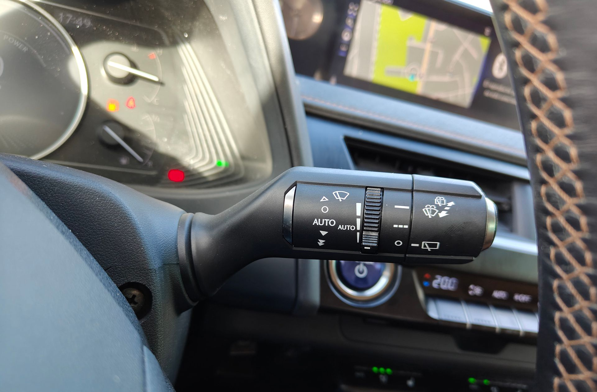 Lexus UX 250h Luxury - foto 34