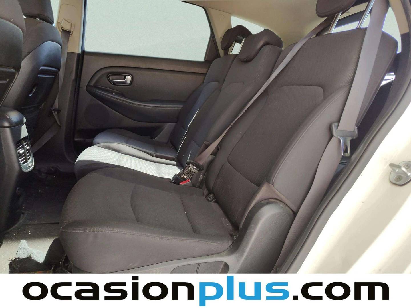 Foto asientos traseros KIA Carens KIA Carens 1.6 GDi Drive (135 CV)