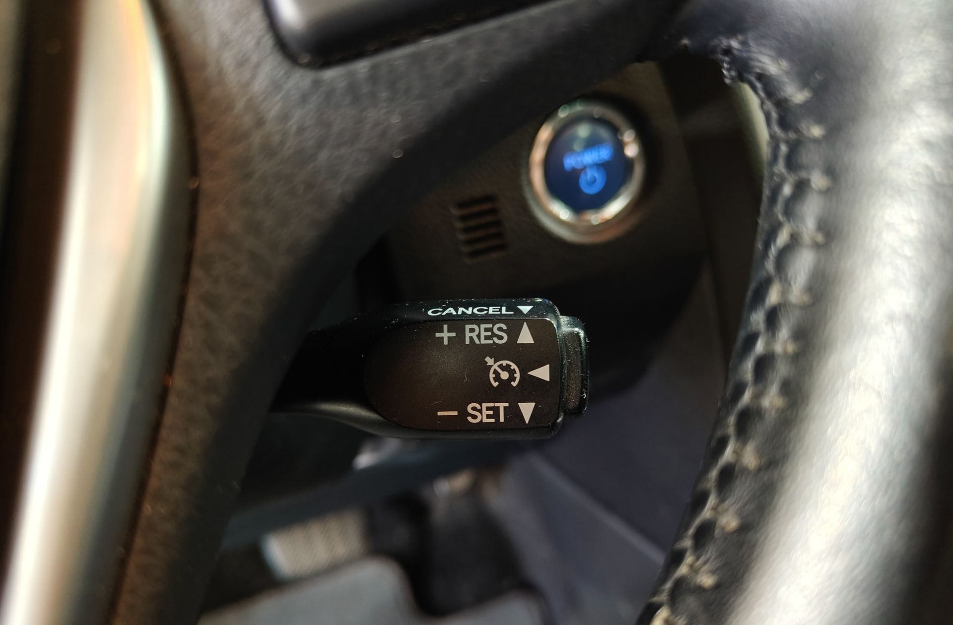 Toyota Auris Hybrid Advance - foto 28