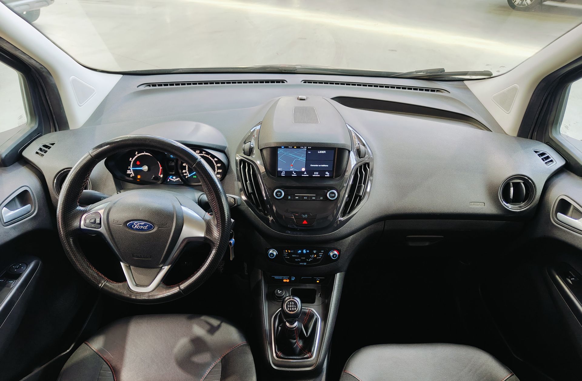 Ford Tourneo Courier 1.0 EcoBoost Sport - foto 6