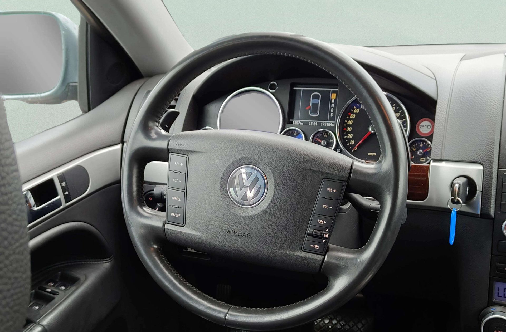 Volkswagen Touareg 3.2 V6 Tiptronic - foto 24