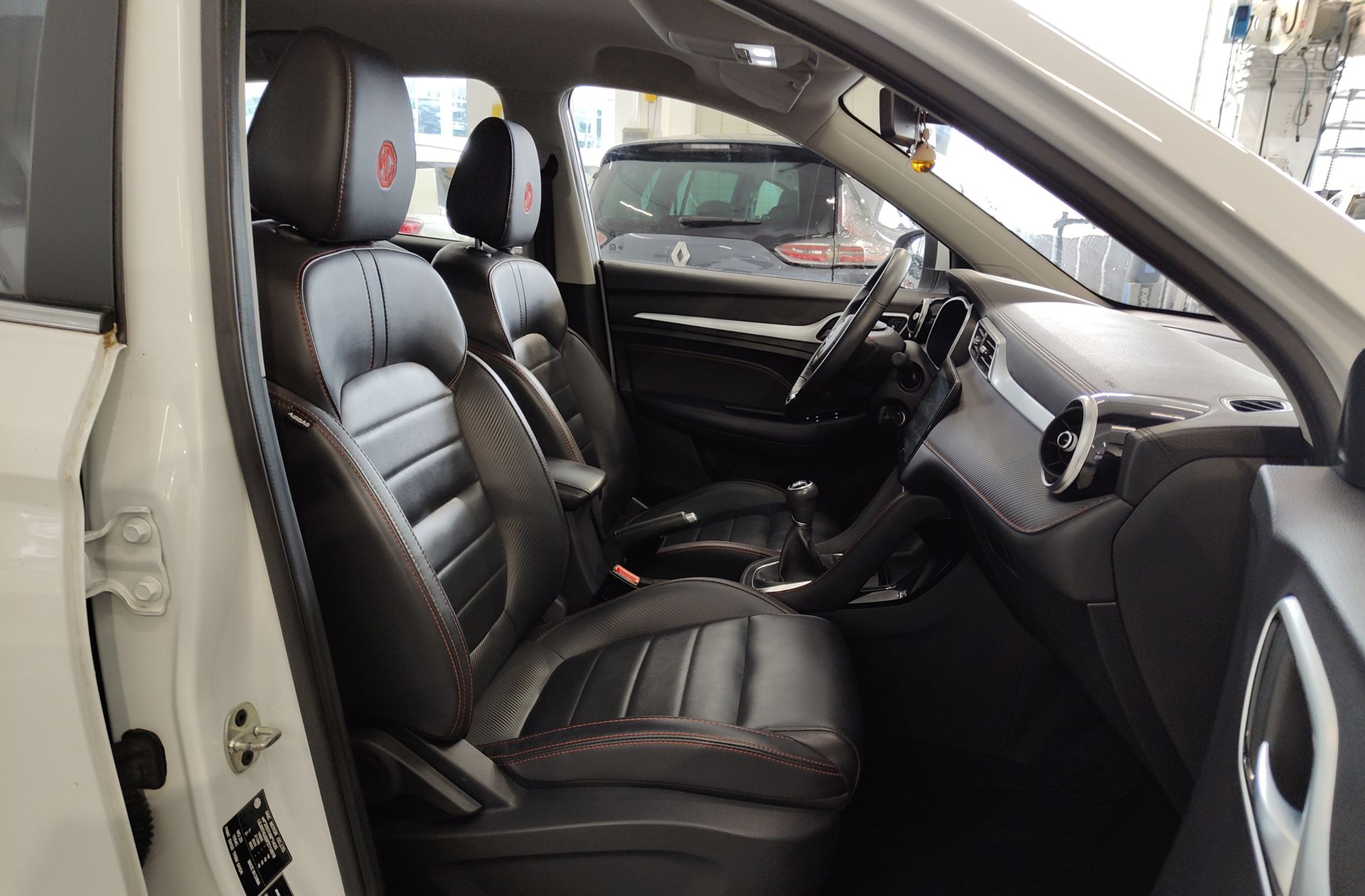 MG ZS 1.5 Luxury - foto 21