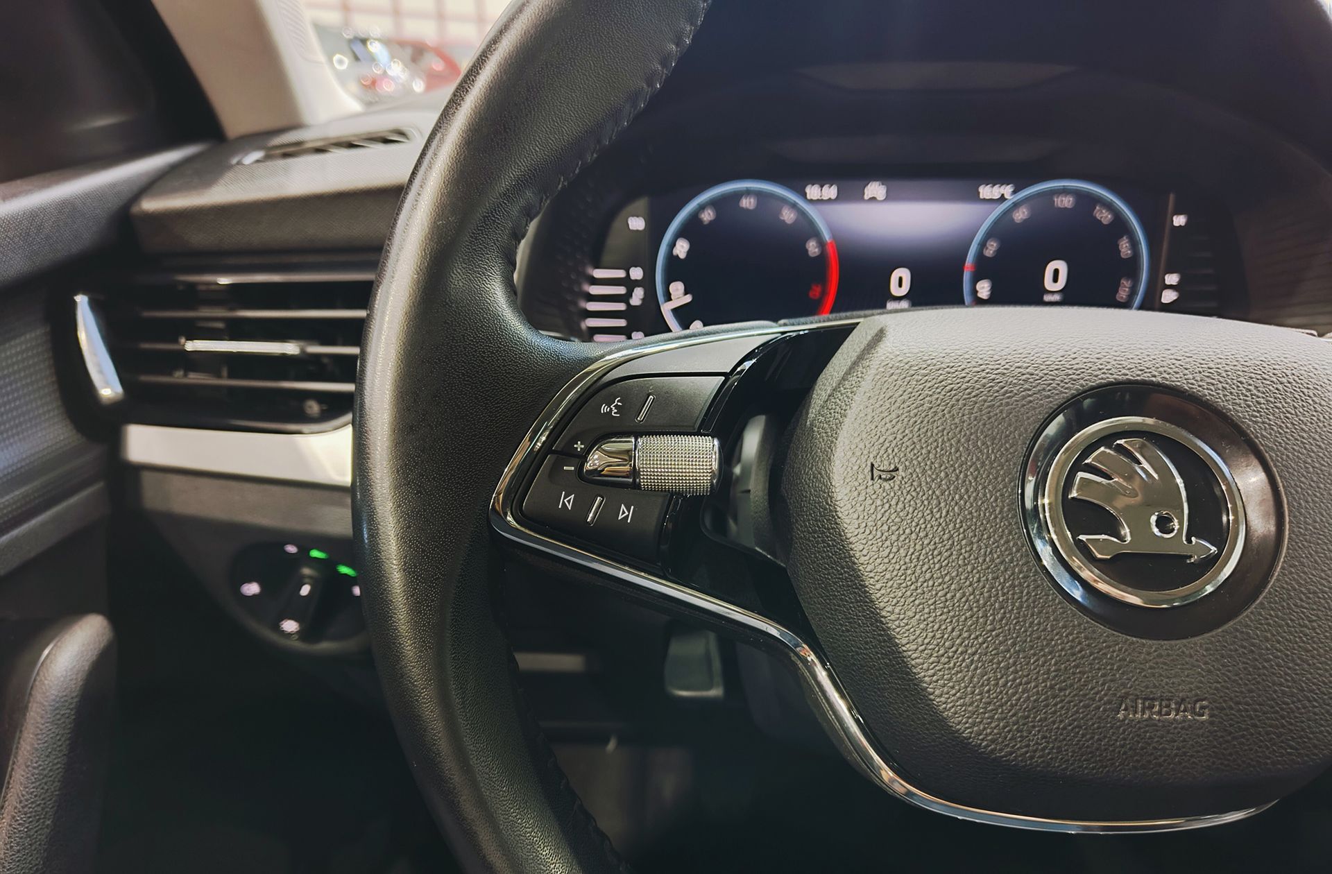 Škoda Kamiq 1.5 TSI Ambition - foto 26