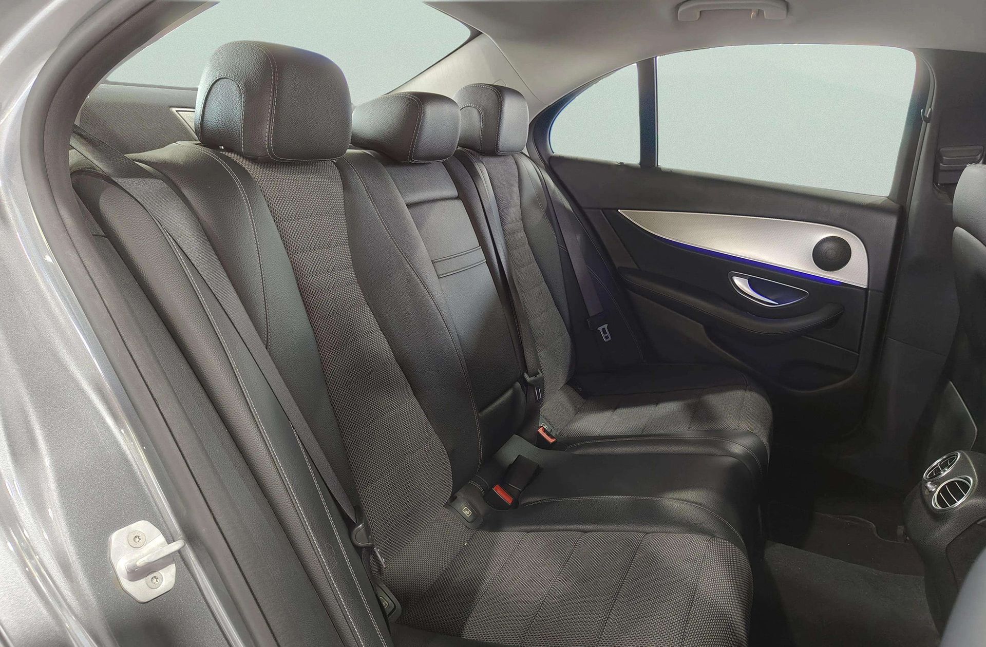 Mercedes-Benz Clase E E 220 d Pack AMG - foto 18