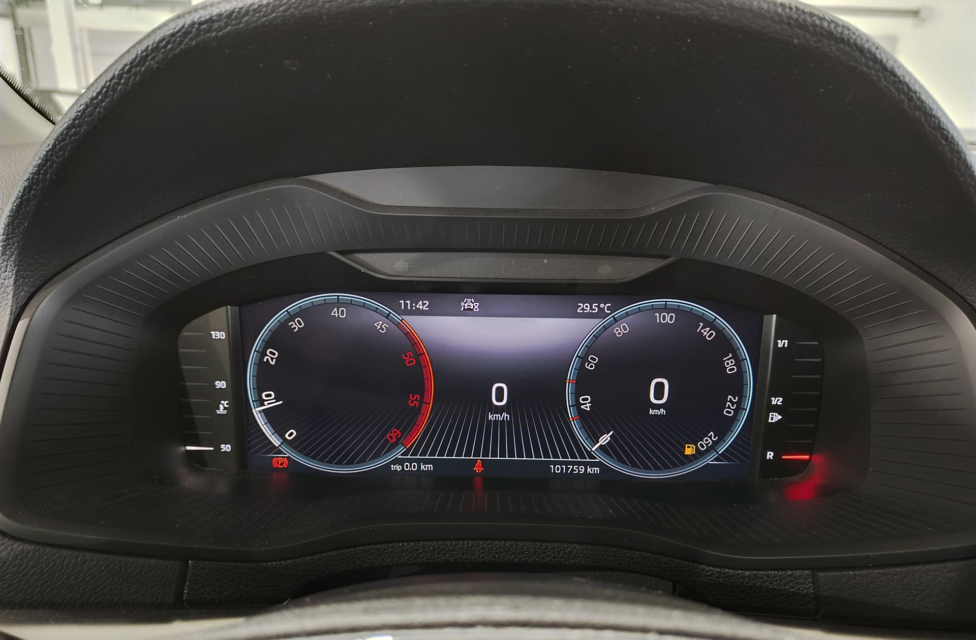 Škoda Karoq 2.0 TDI Ambition - foto 23