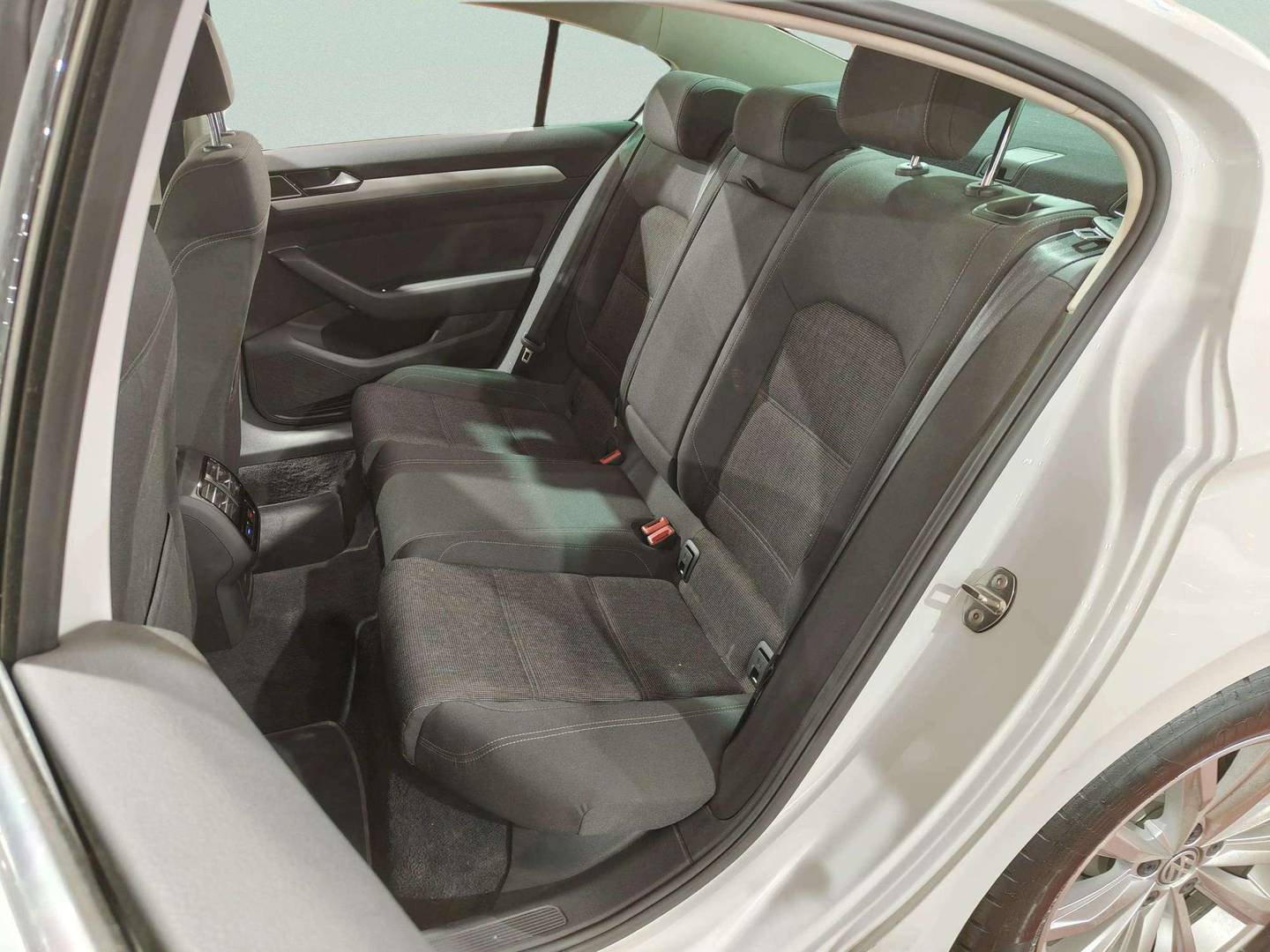 Foto Volkswagen Passat Volkswagen Passat Advance 1.6 TDI BMT (120 CV)