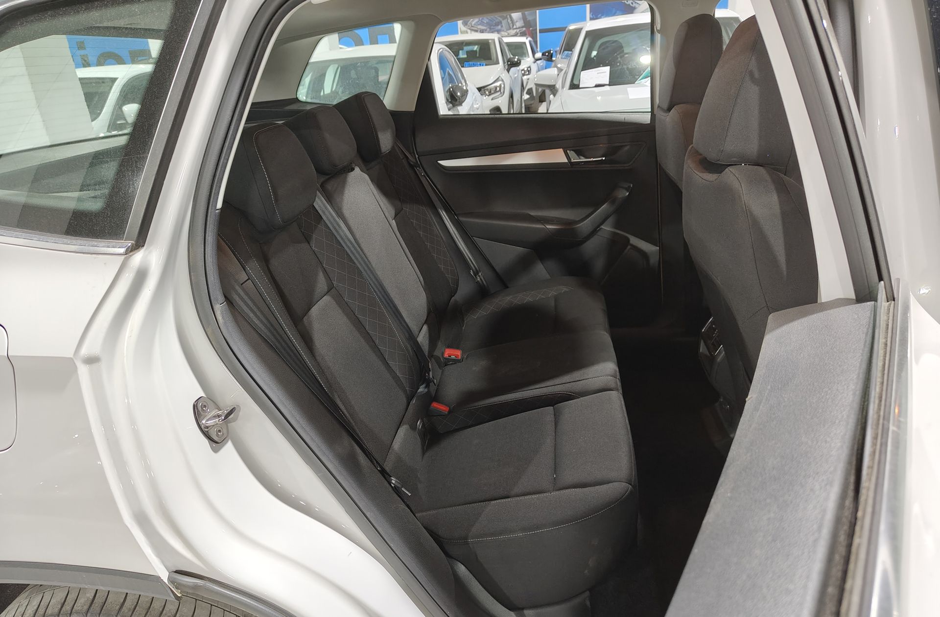 Škoda Karoq 2.0 TDI Ambition 4x4 DSG - foto 16